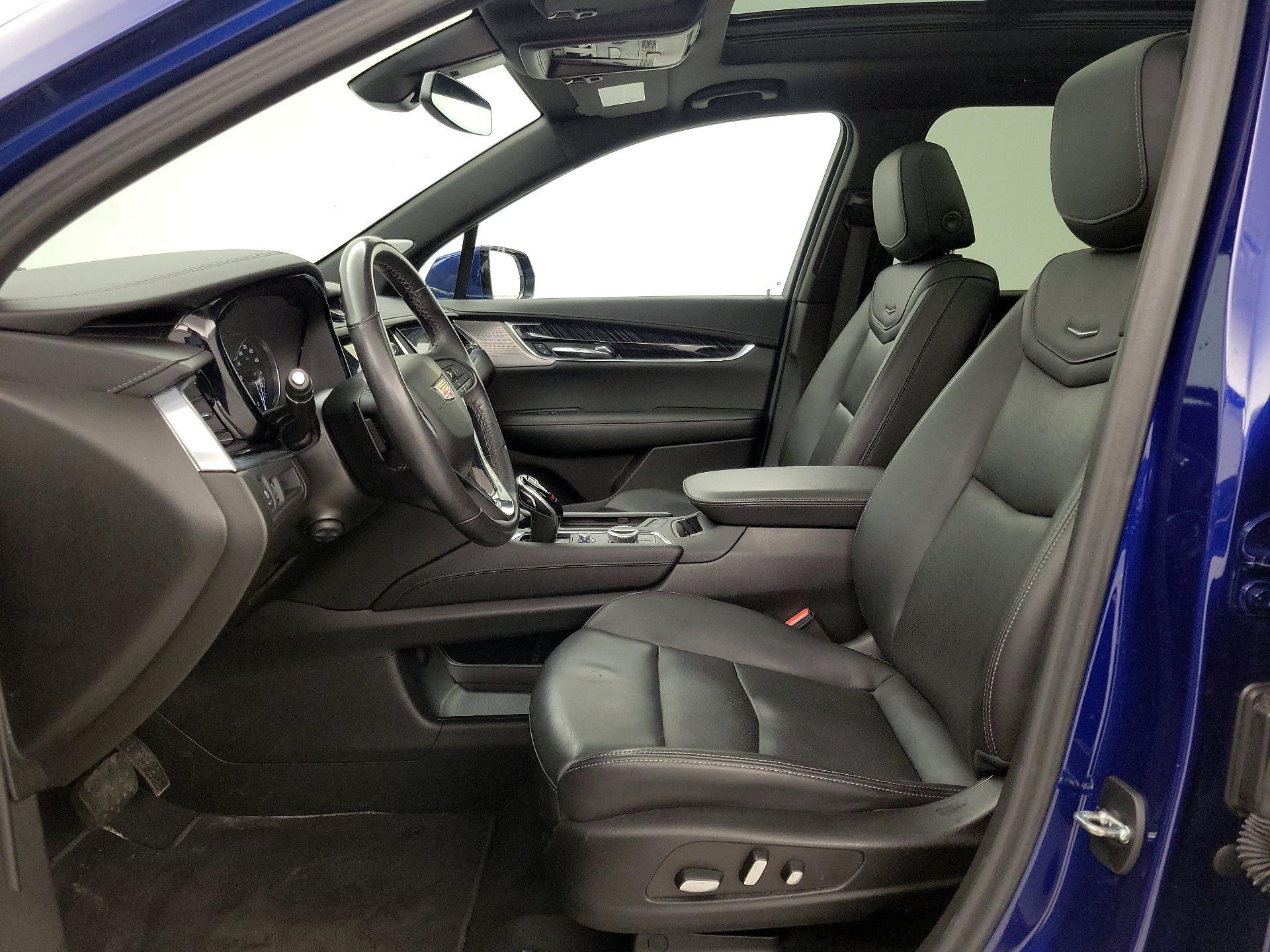 Thumbnail: 2023 Cadillac XT6 - 11