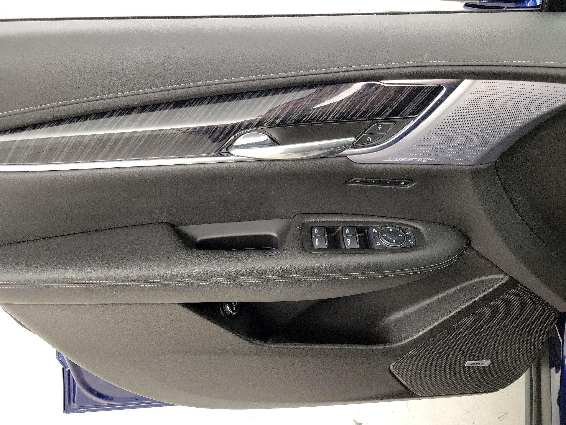 Thumbnail: 2023 Cadillac XT6 - 12