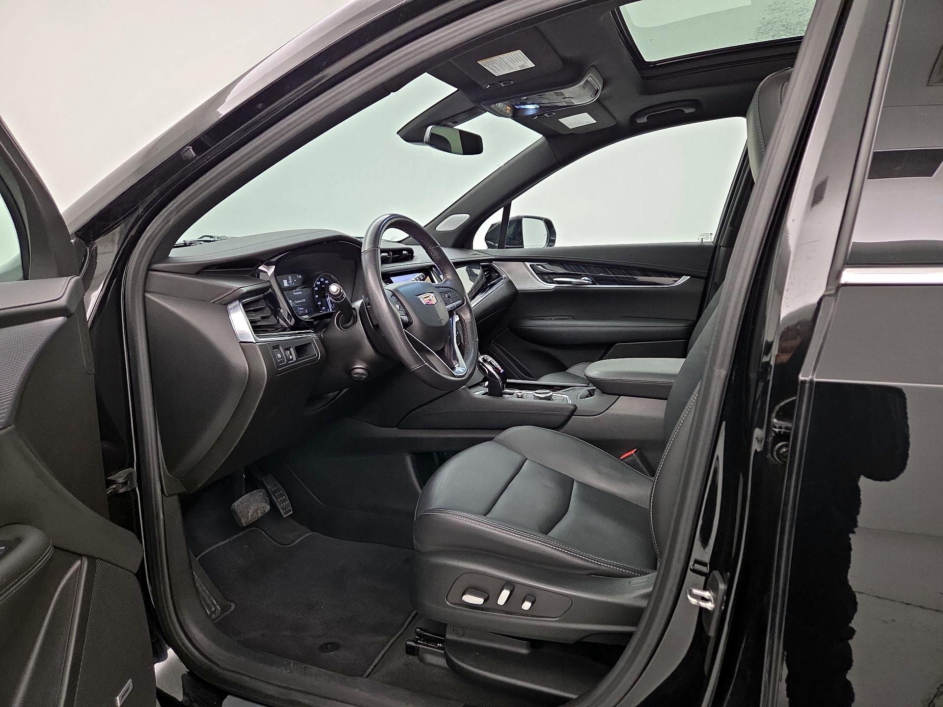 Thumbnail: 2023 Cadillac XT6 - 11