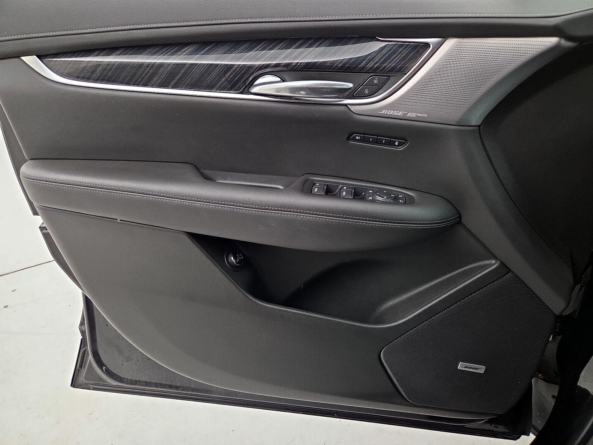 Thumbnail: 2023 Cadillac XT6 - 12