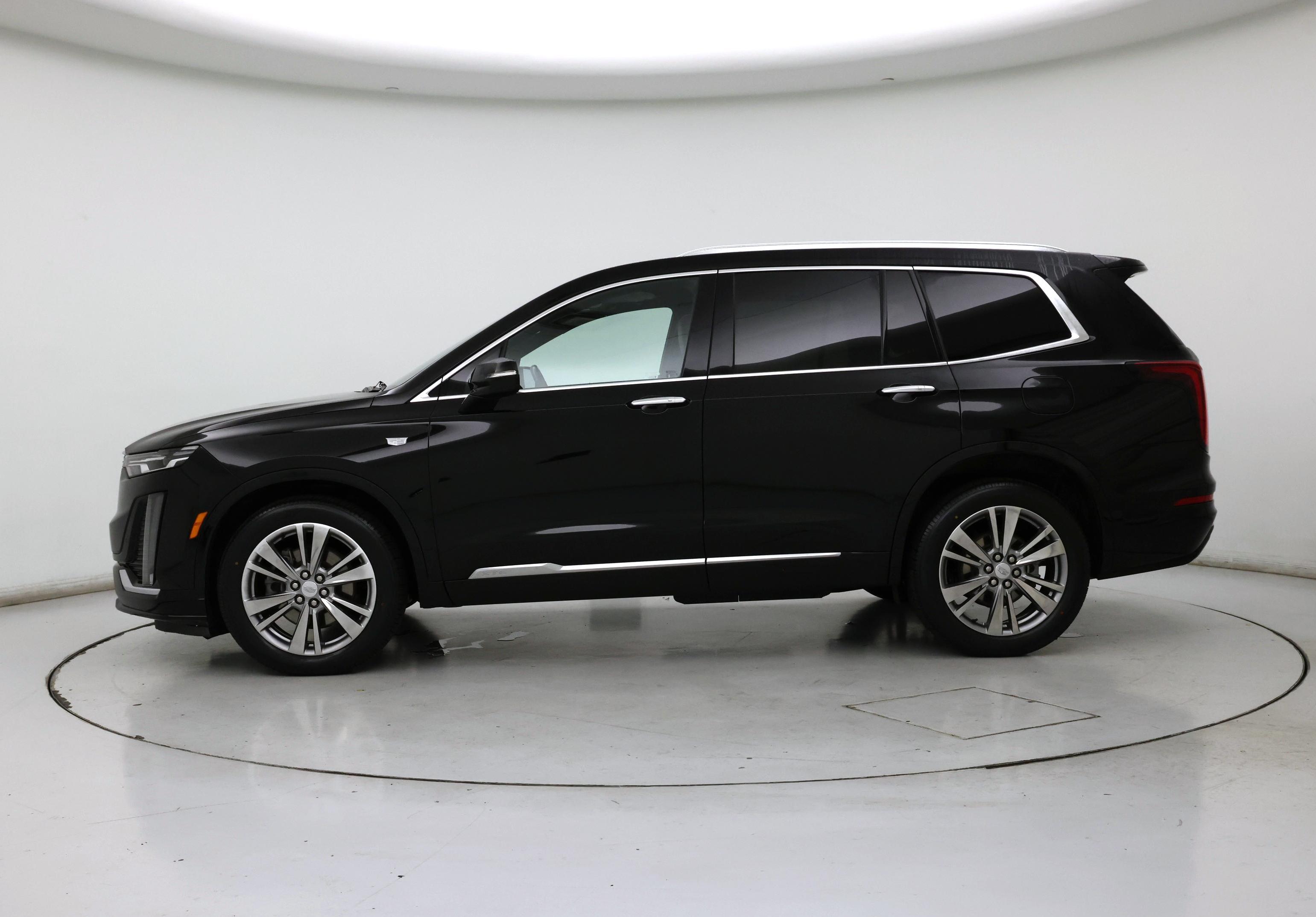 Thumbnail: 2023 Cadillac XT6 - 3