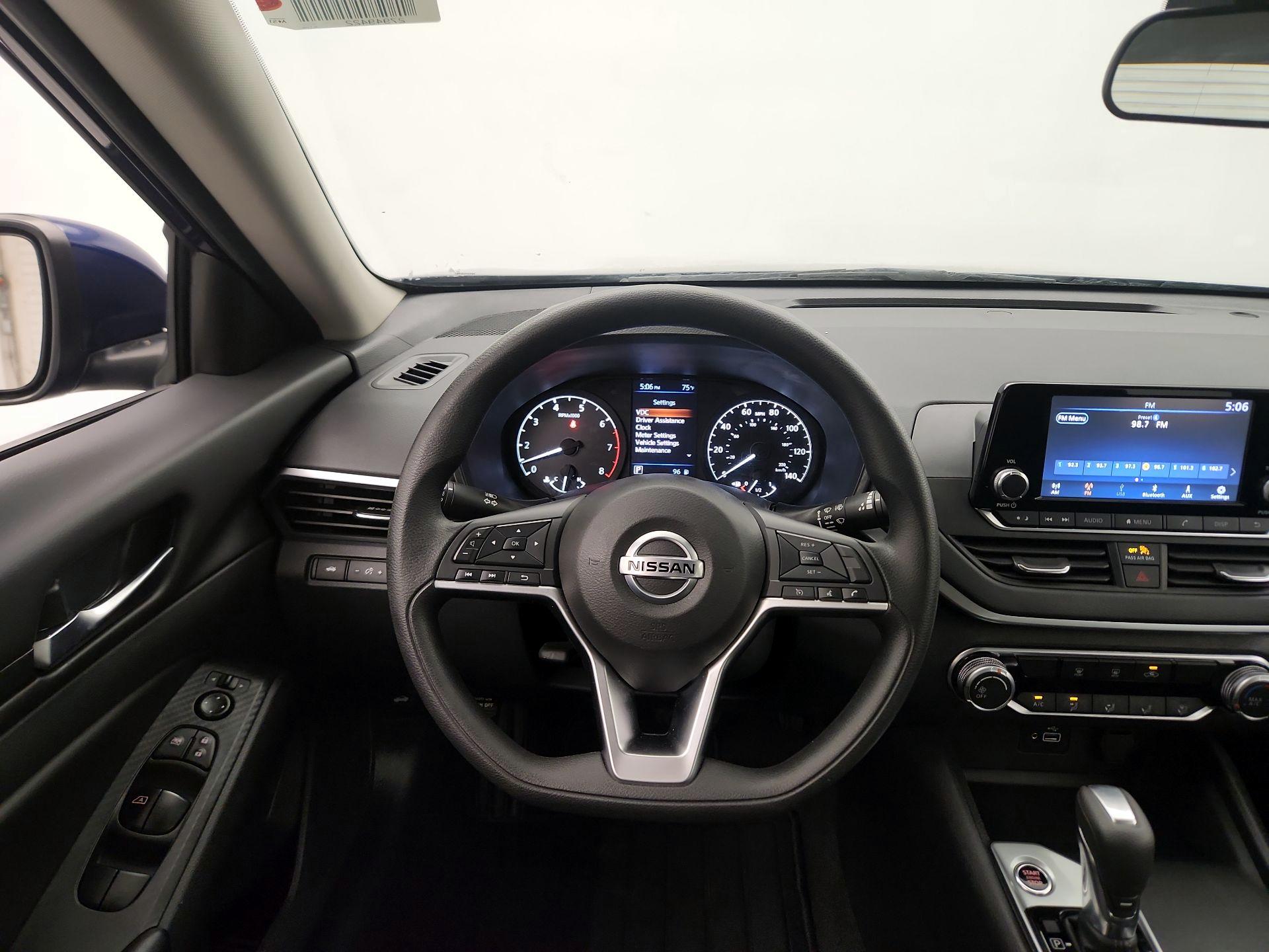 Thumbnail: 2022 Nissan Altima - 10