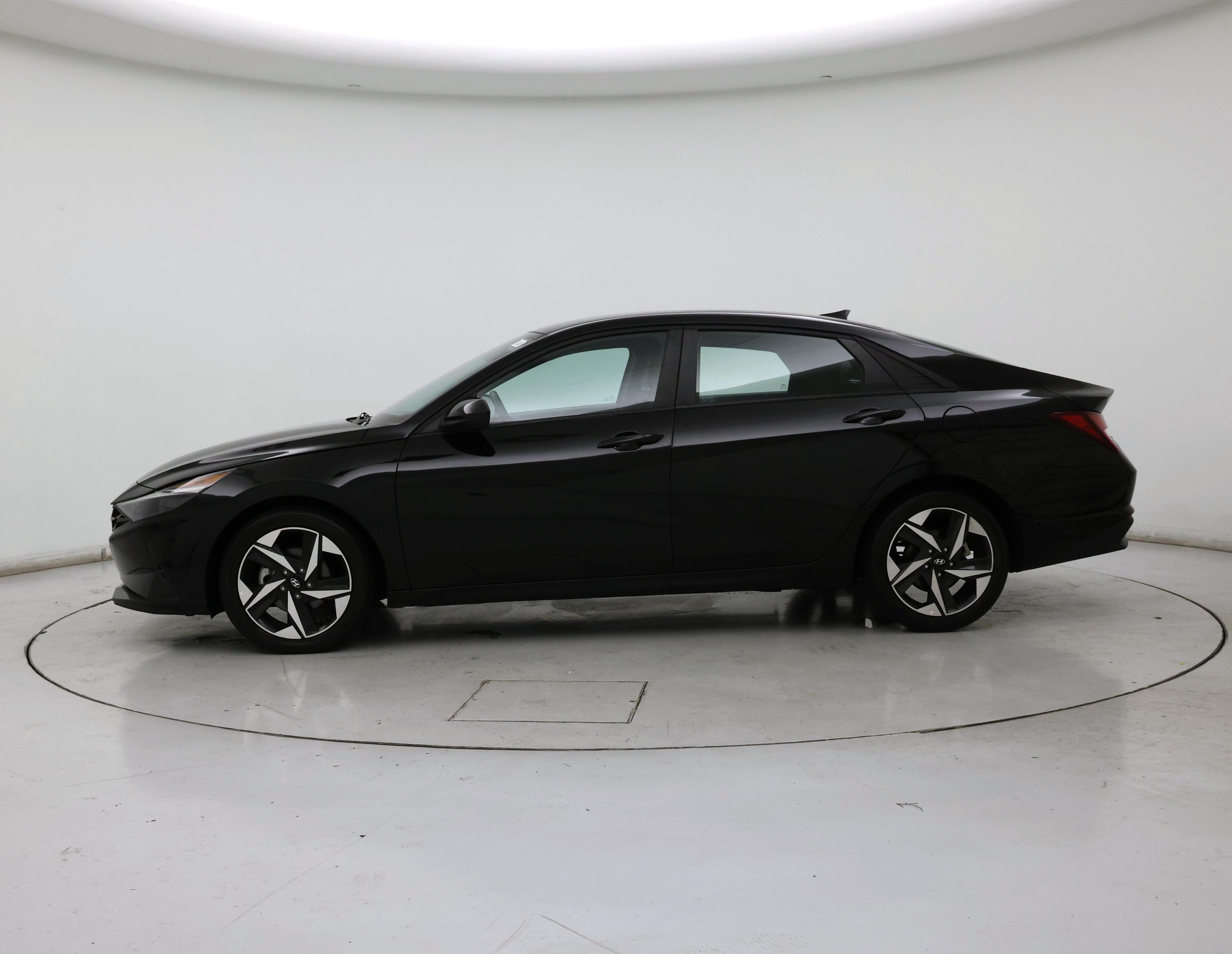 Thumbnail: 2023 Hyundai Elantra - 3
