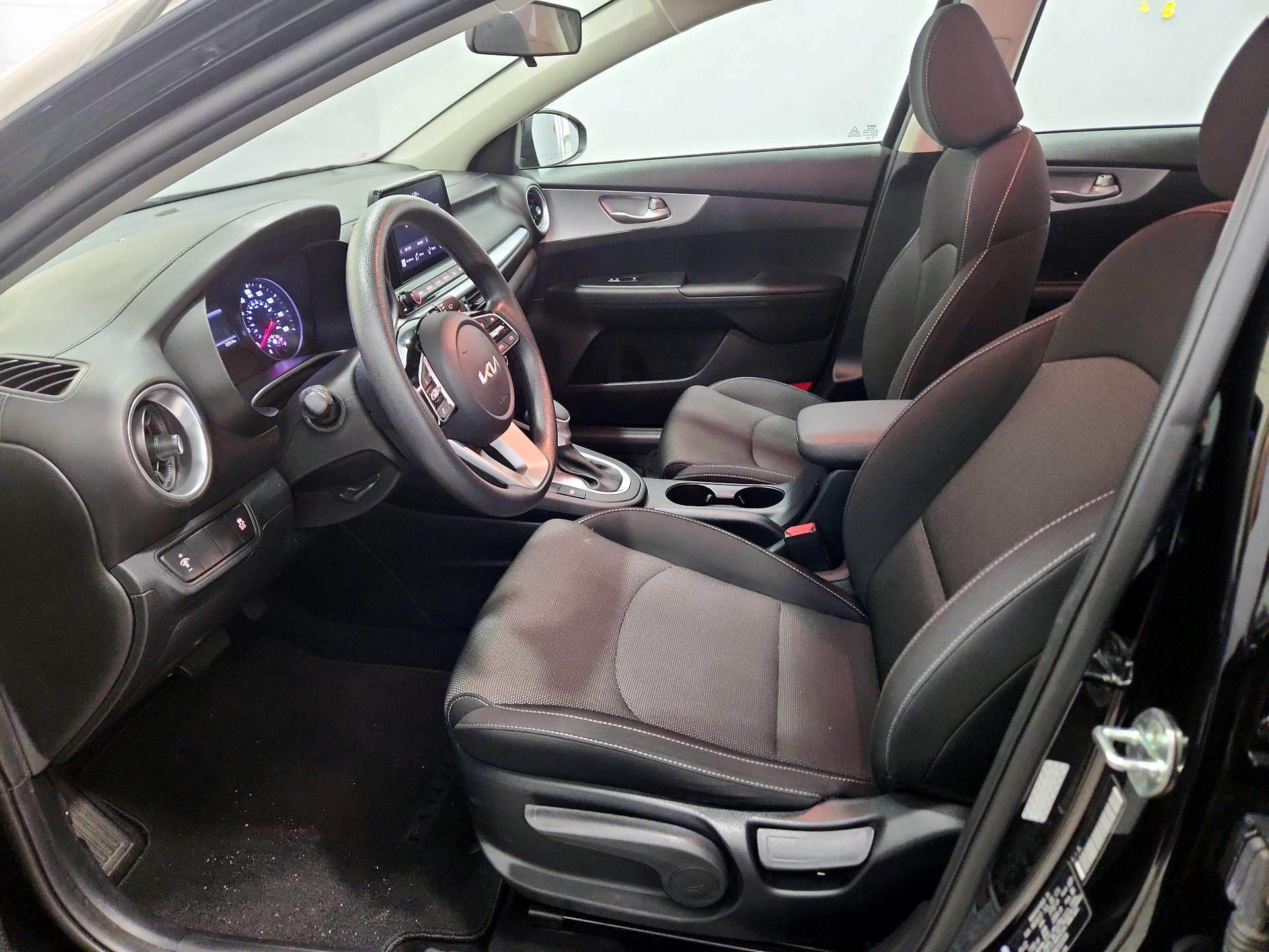 Thumbnail: 2022 Kia Forte - 11