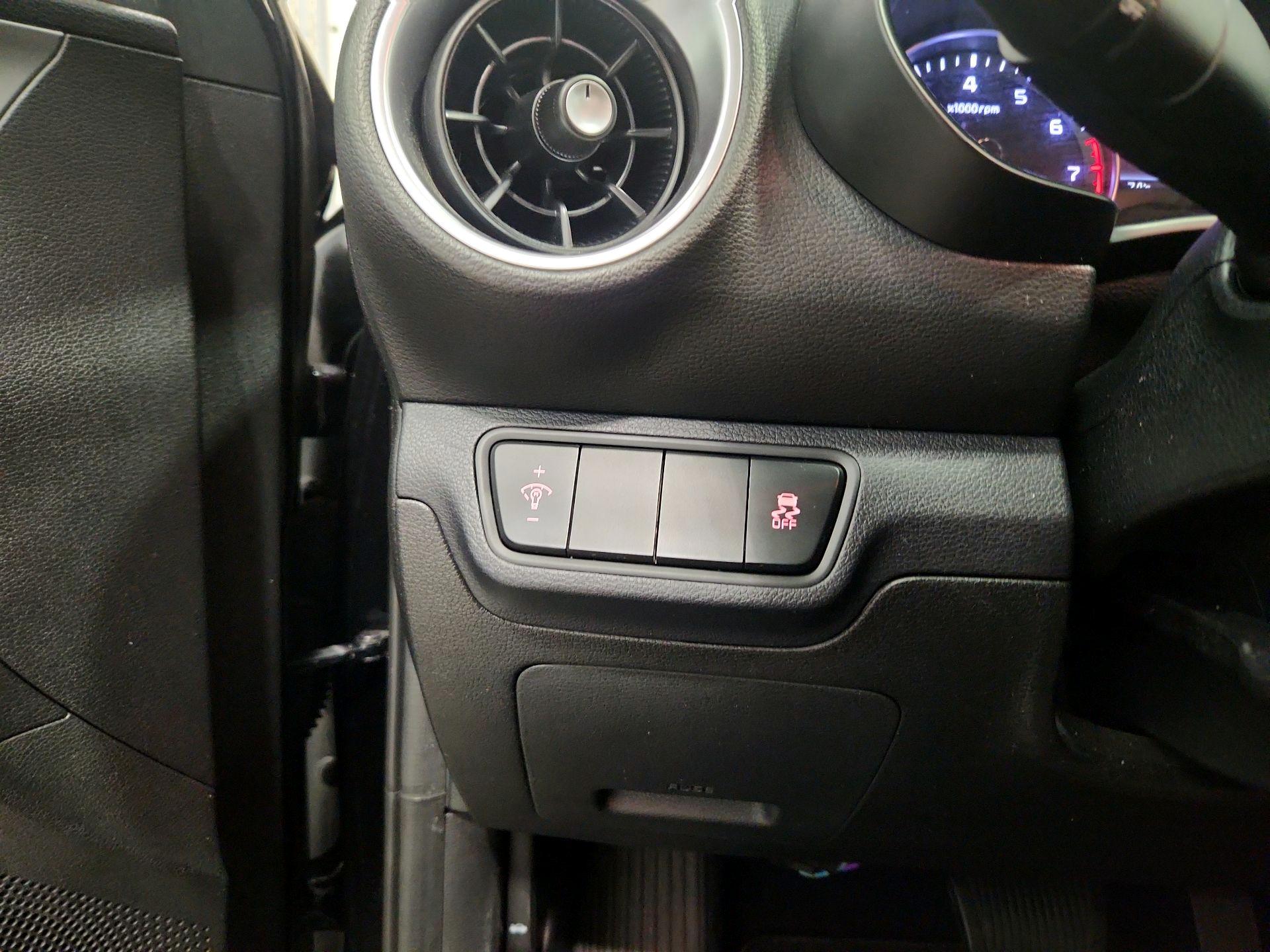 Thumbnail: 2022 Kia Forte - 13