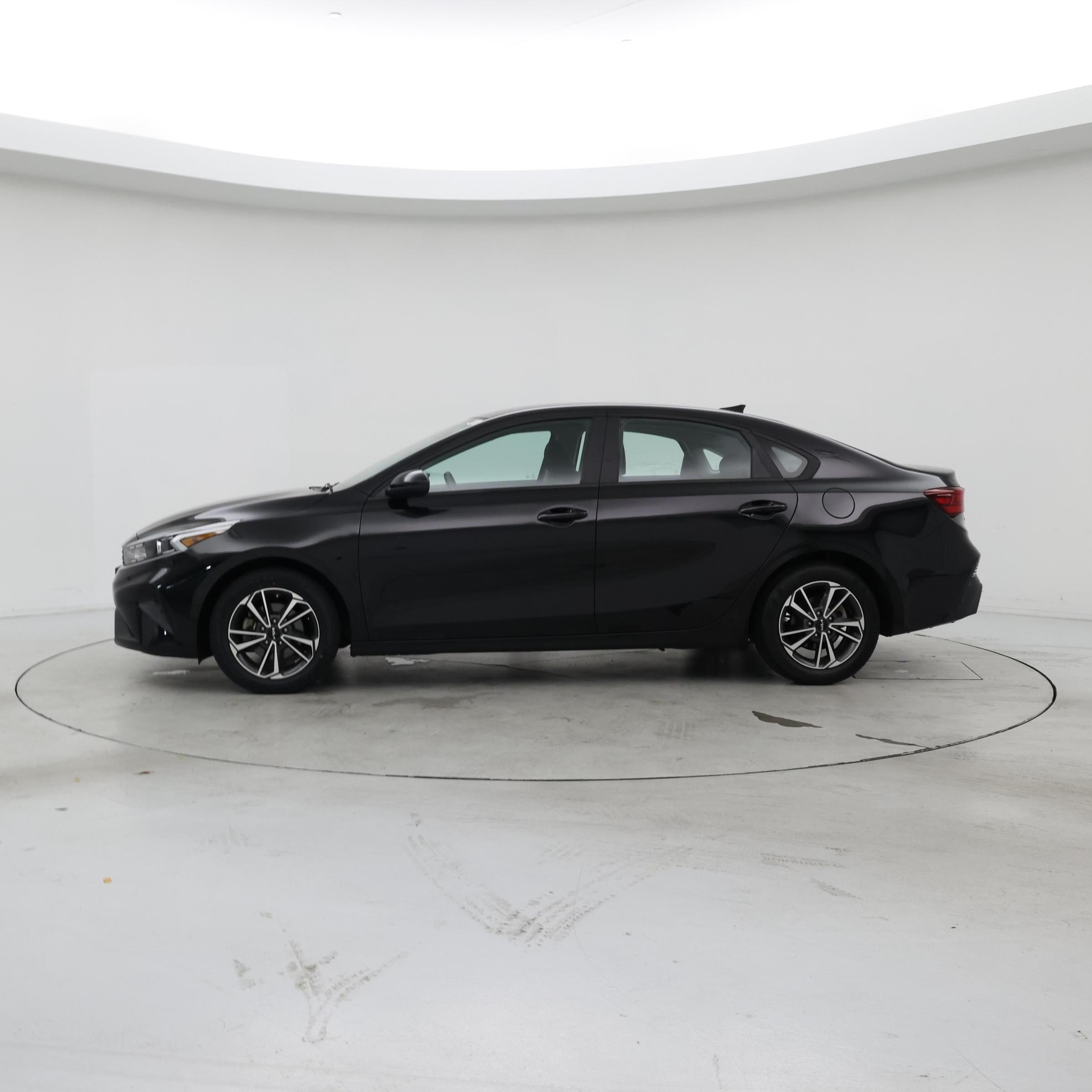 Thumbnail: 2022 Kia Forte - 3