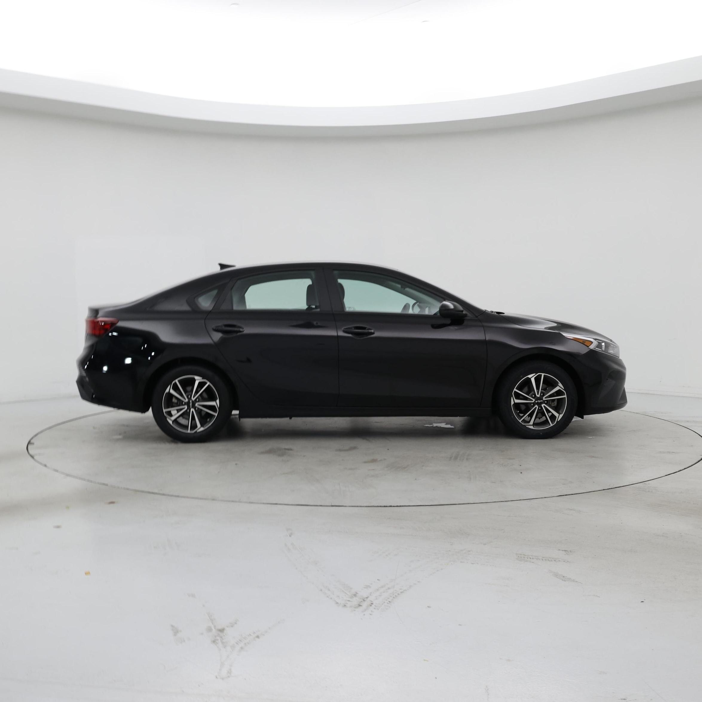 Thumbnail: 2022 Kia Forte - 7