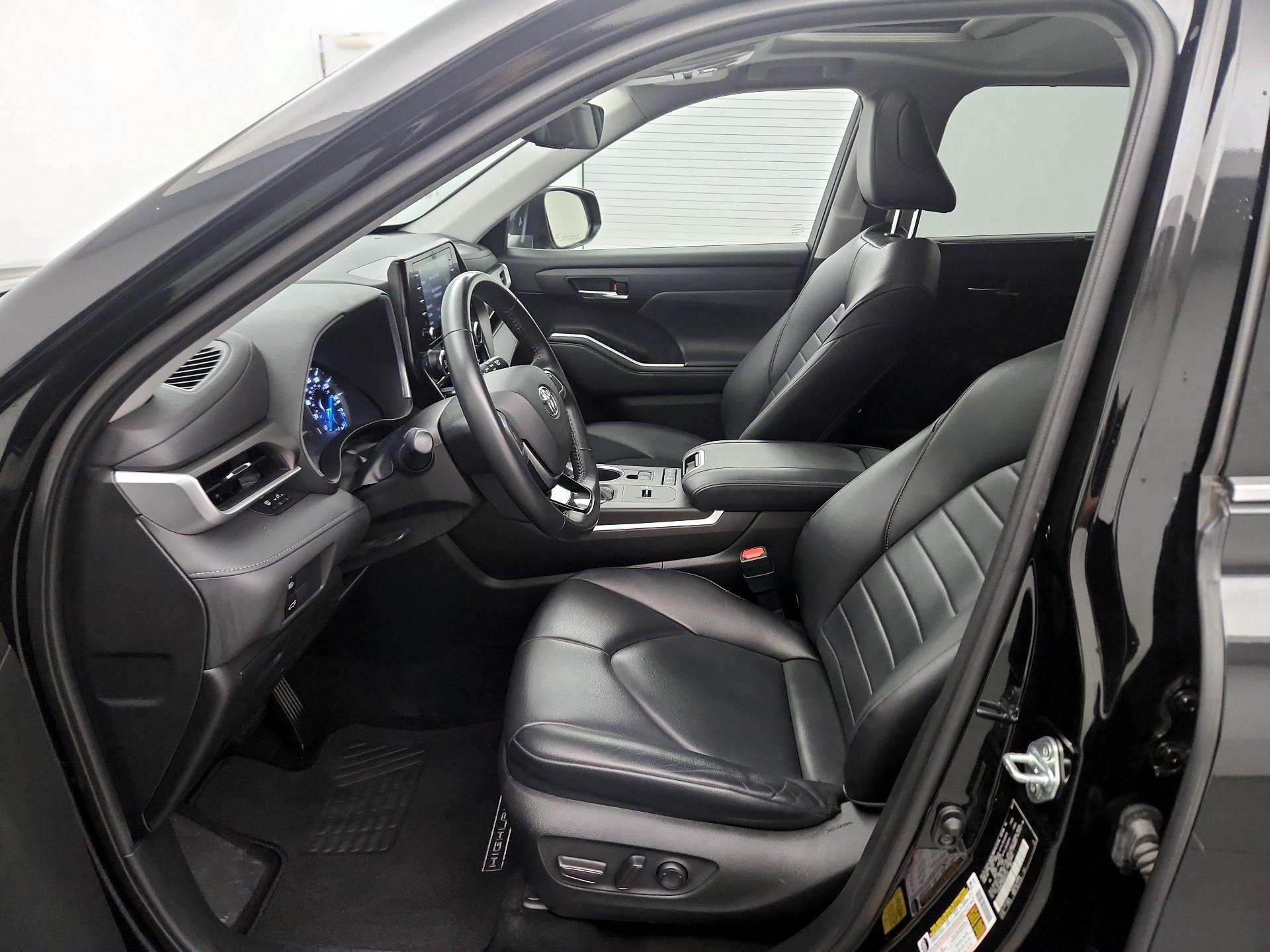 Thumbnail: 2021 Toyota Highlander - 11