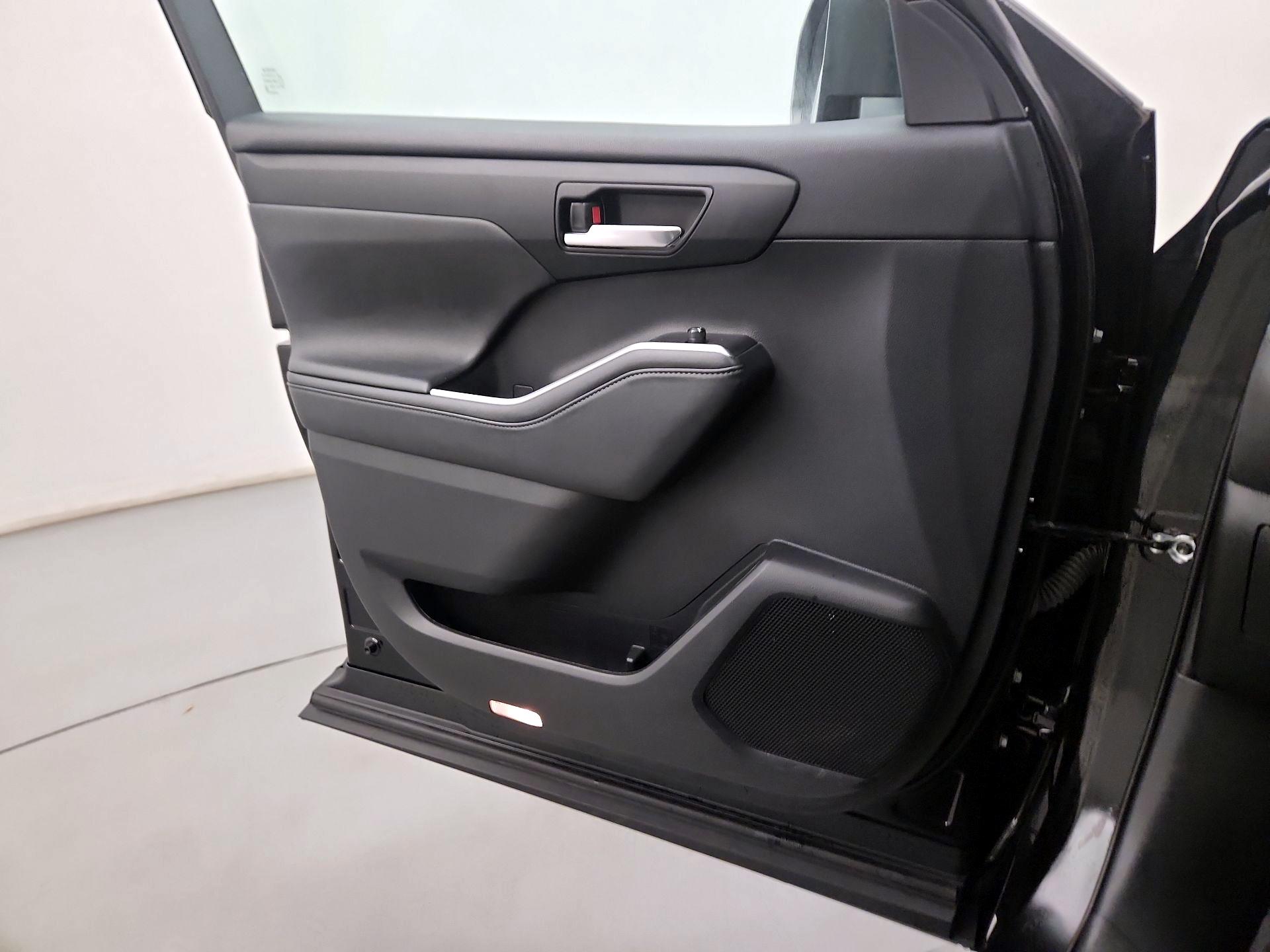 Thumbnail: 2021 Toyota Highlander - 12