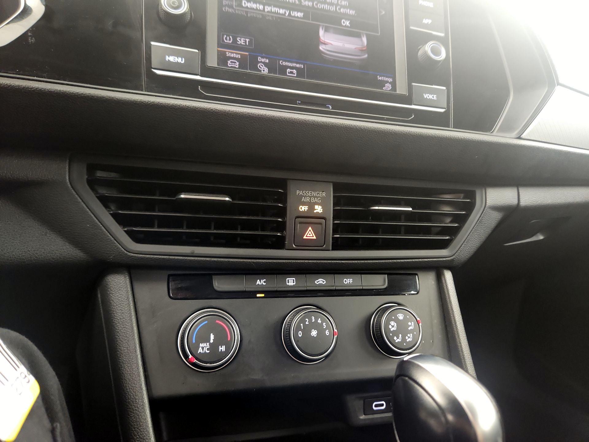 Thumbnail: 2021 Volkswagen Jetta - 16