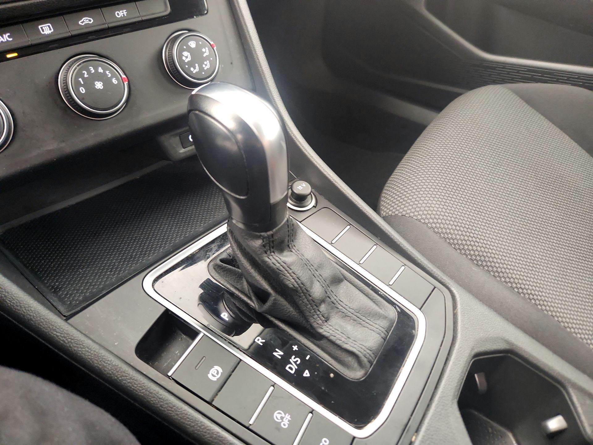 Thumbnail: 2021 Volkswagen Jetta - 17