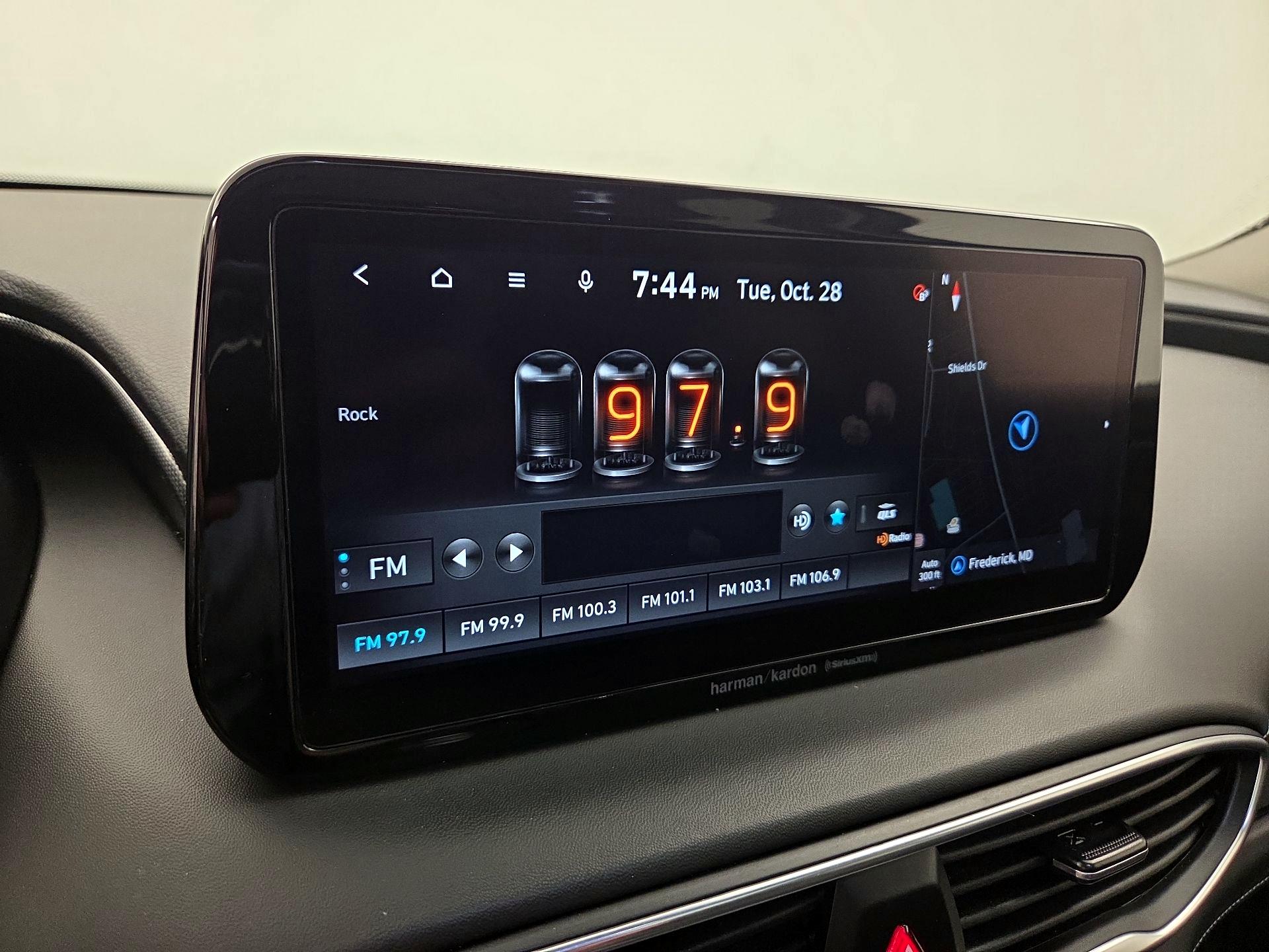 Thumbnail: 2022 Hyundai Santa Fe - 16