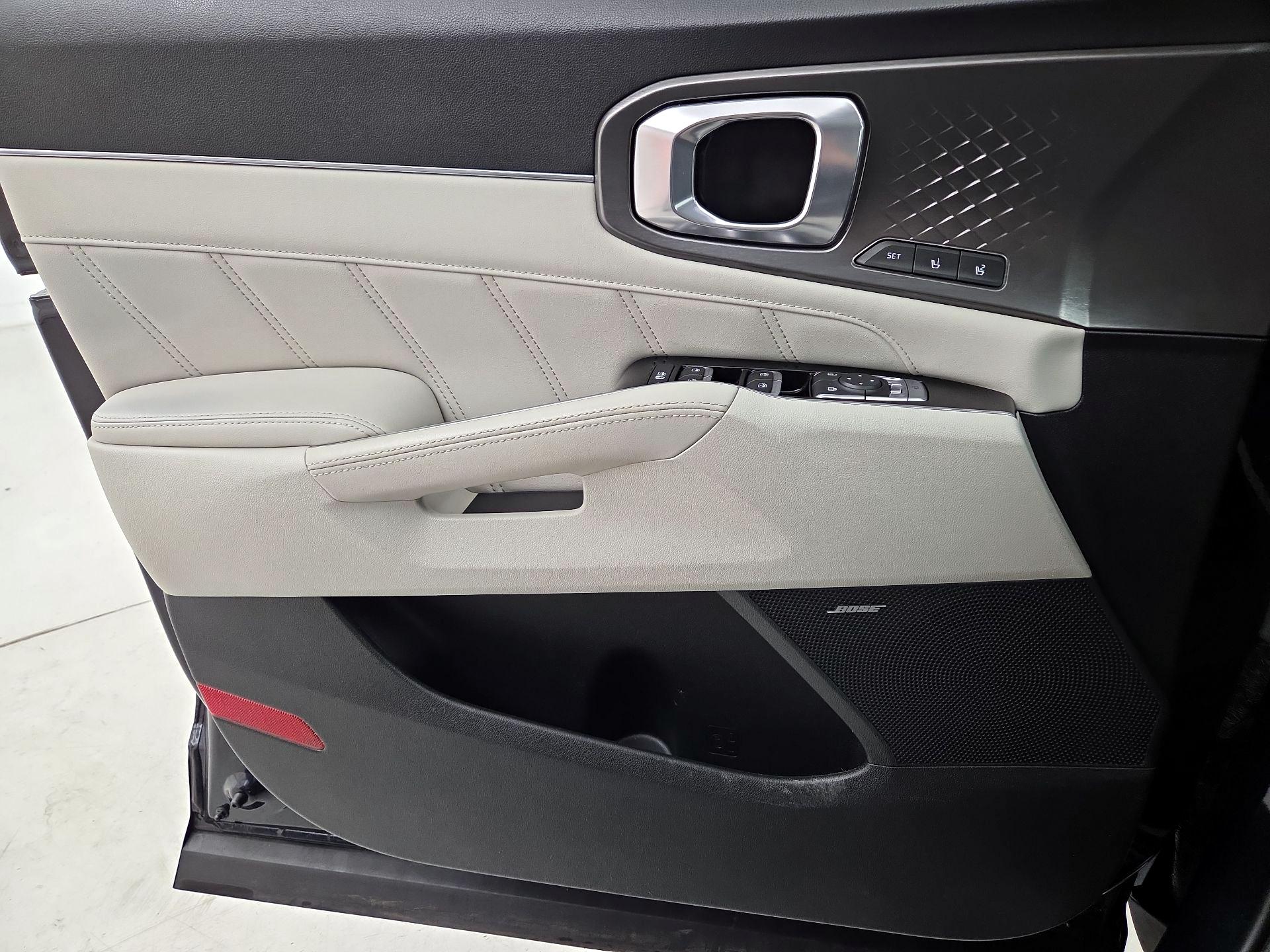 Thumbnail: 2022 Kia Sorento - 12