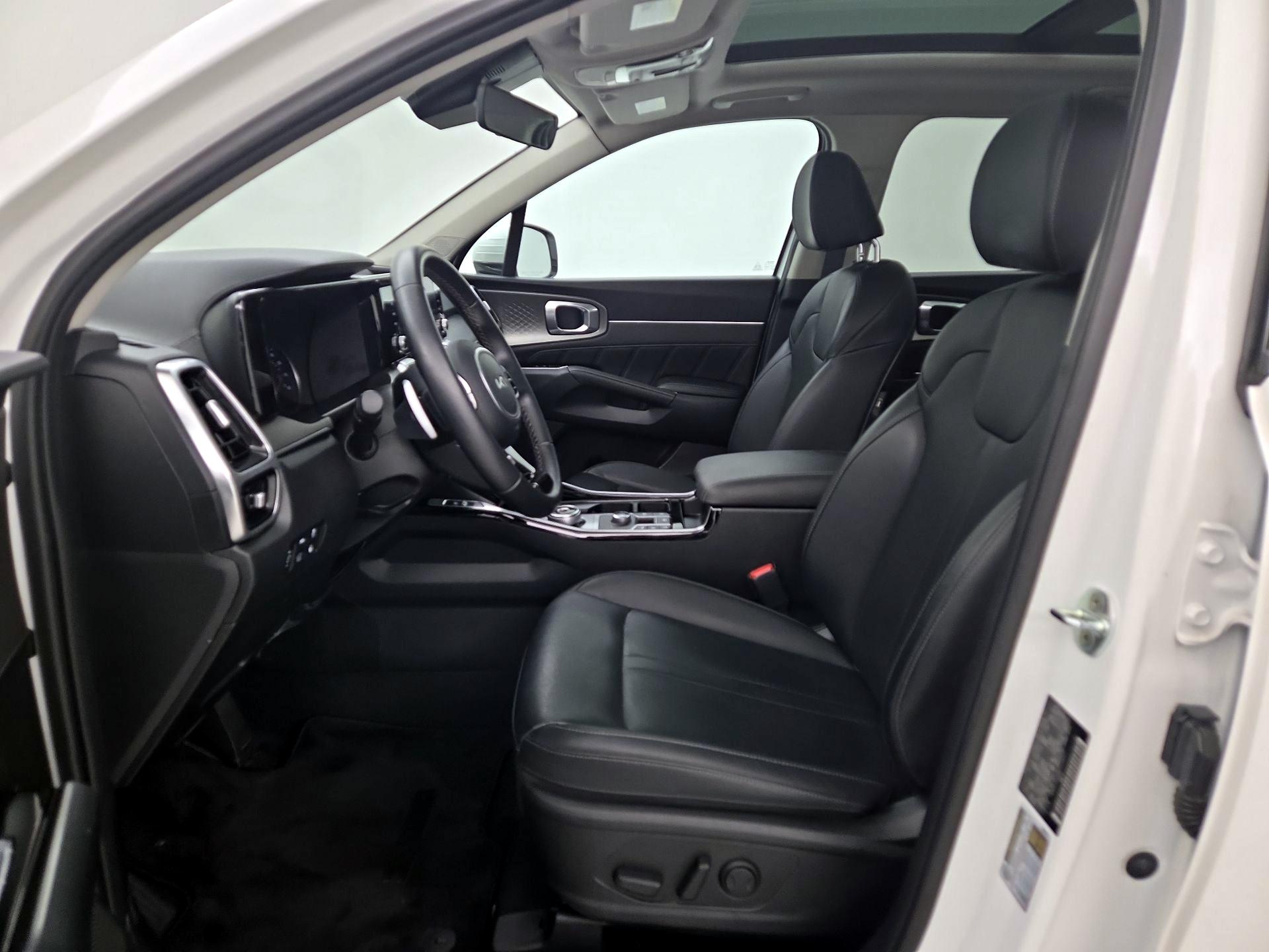 Thumbnail: 2022 Kia Sorento - 11
