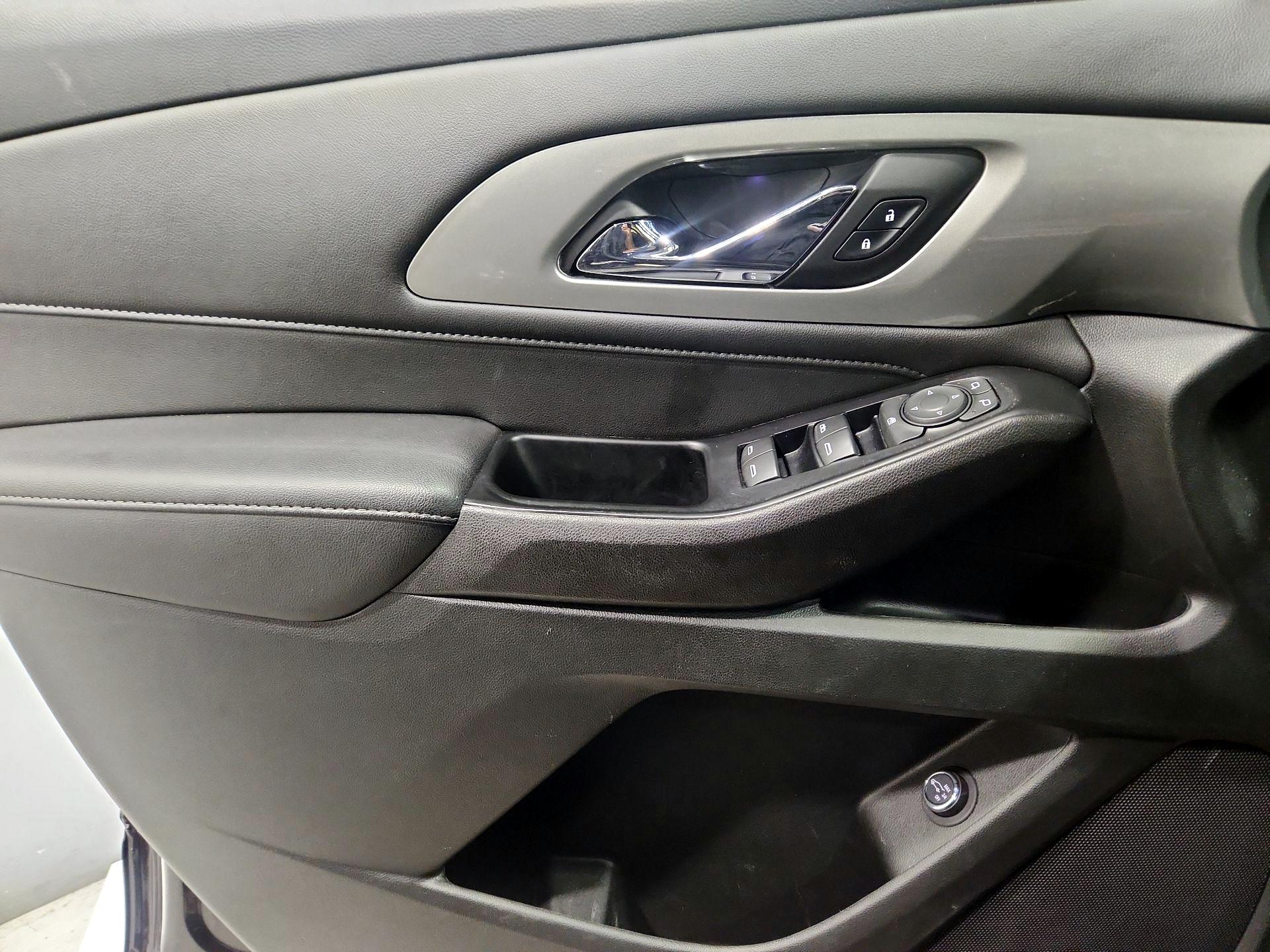 Thumbnail: 2022 Chevrolet Traverse - 12