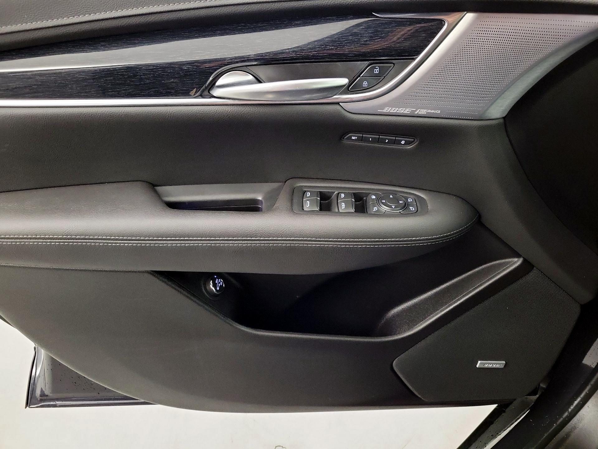 Thumbnail: 2022 Cadillac XT5 - 12