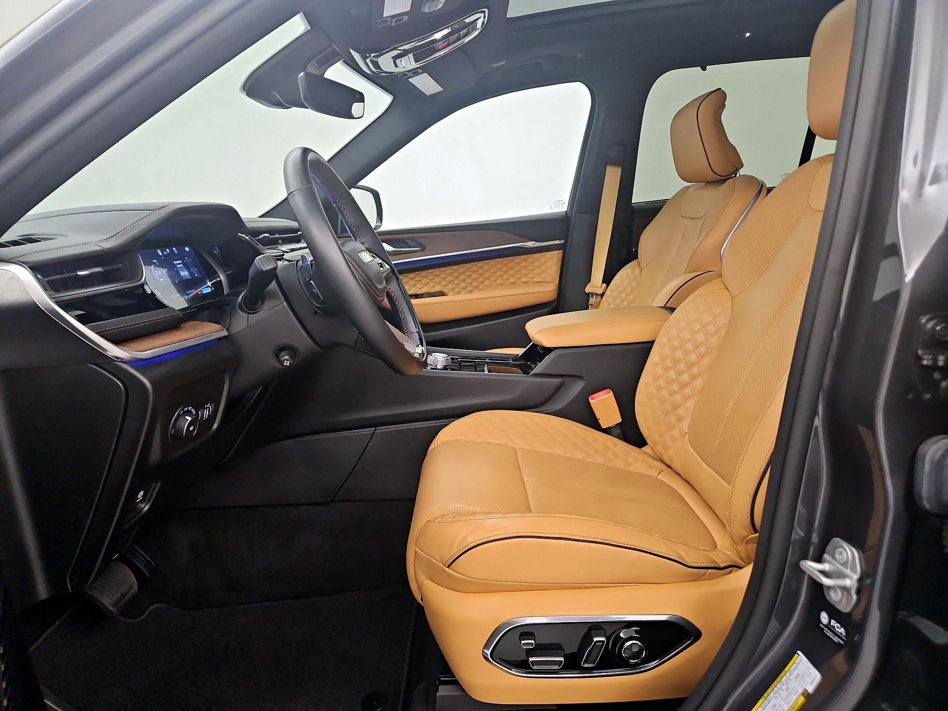 Thumbnail: 2022 Jeep Grand Cherokee - 11