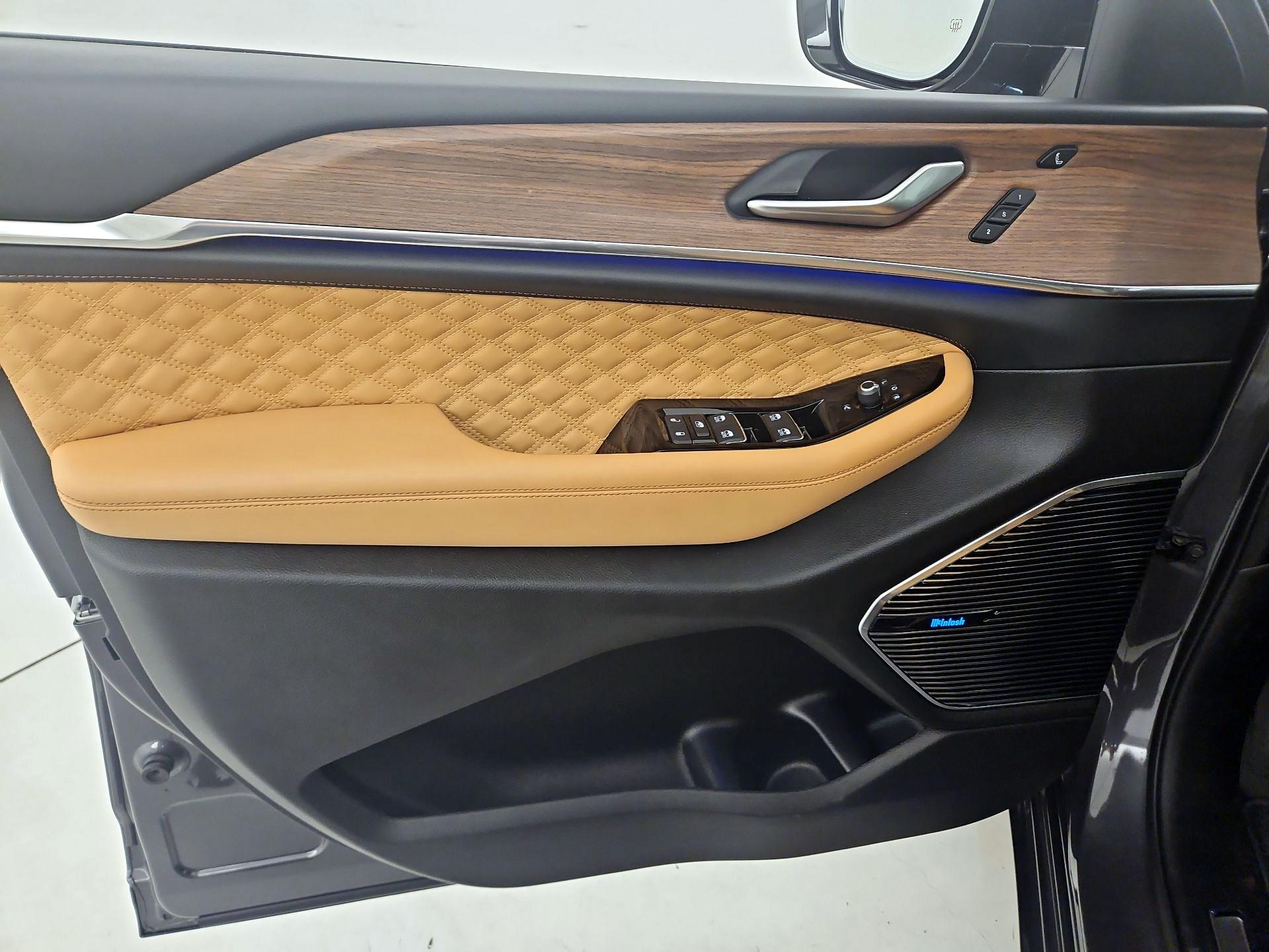 Thumbnail: 2022 Jeep Grand Cherokee - 12