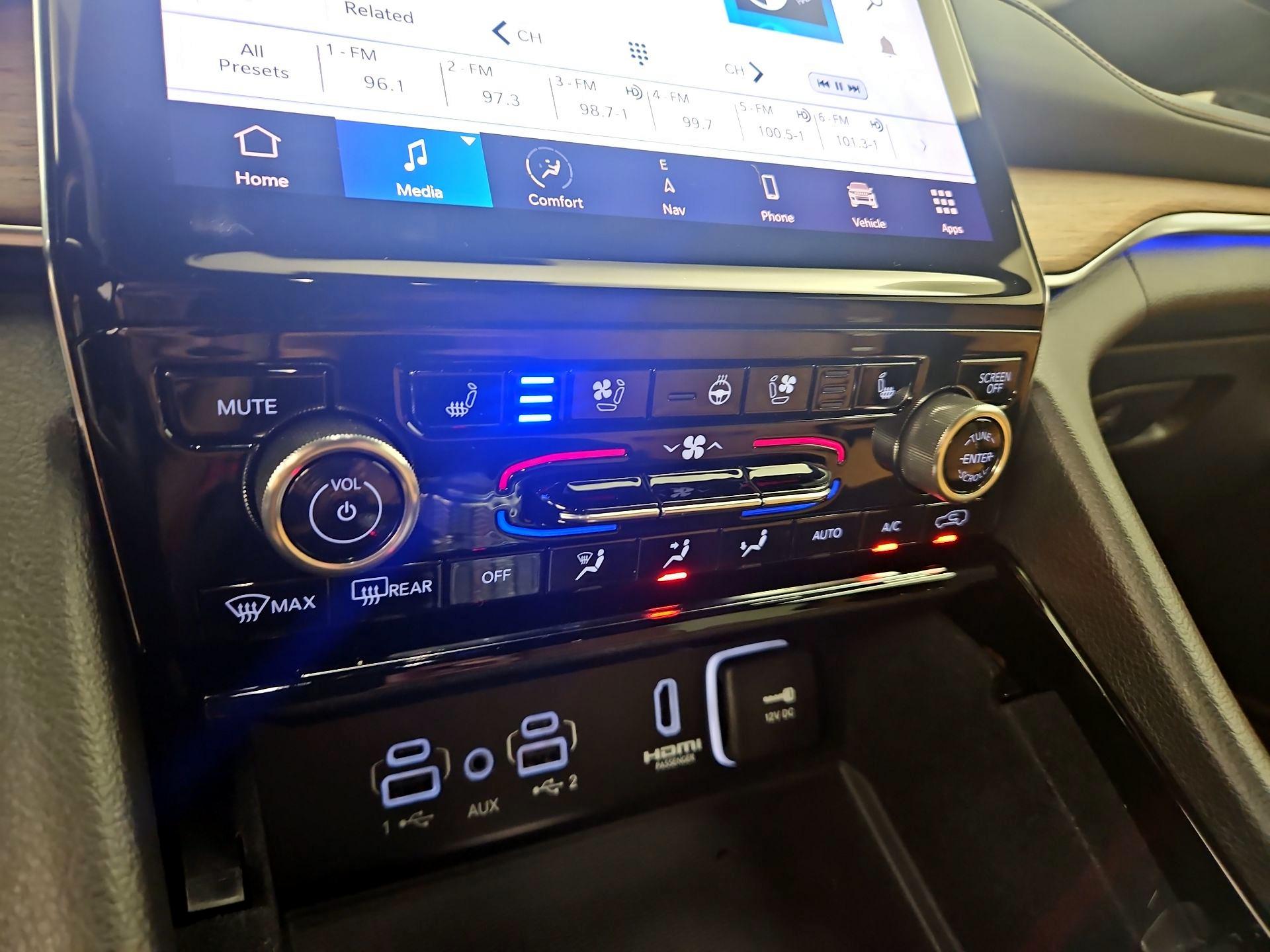 Thumbnail: 2022 Jeep Grand Cherokee - 17