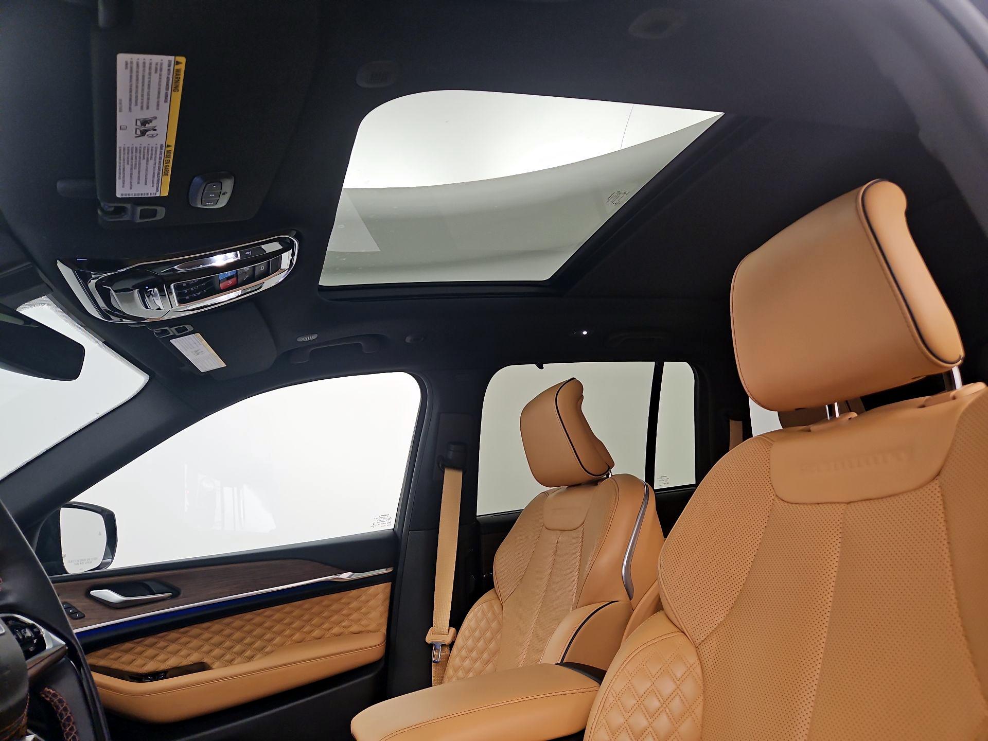 Thumbnail: 2022 Jeep Grand Cherokee - 20