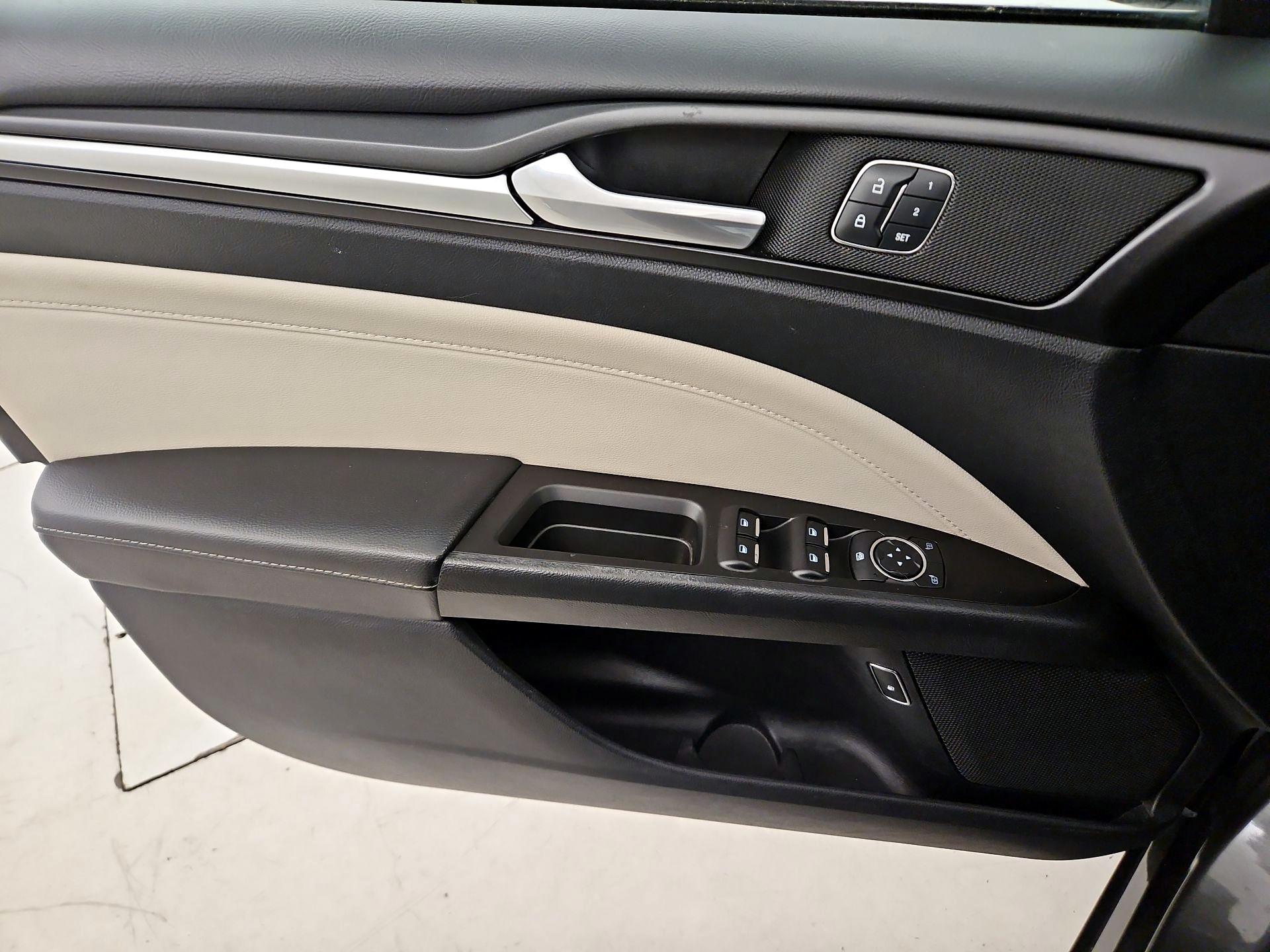 Thumbnail: 2017 Ford Fusion - 12