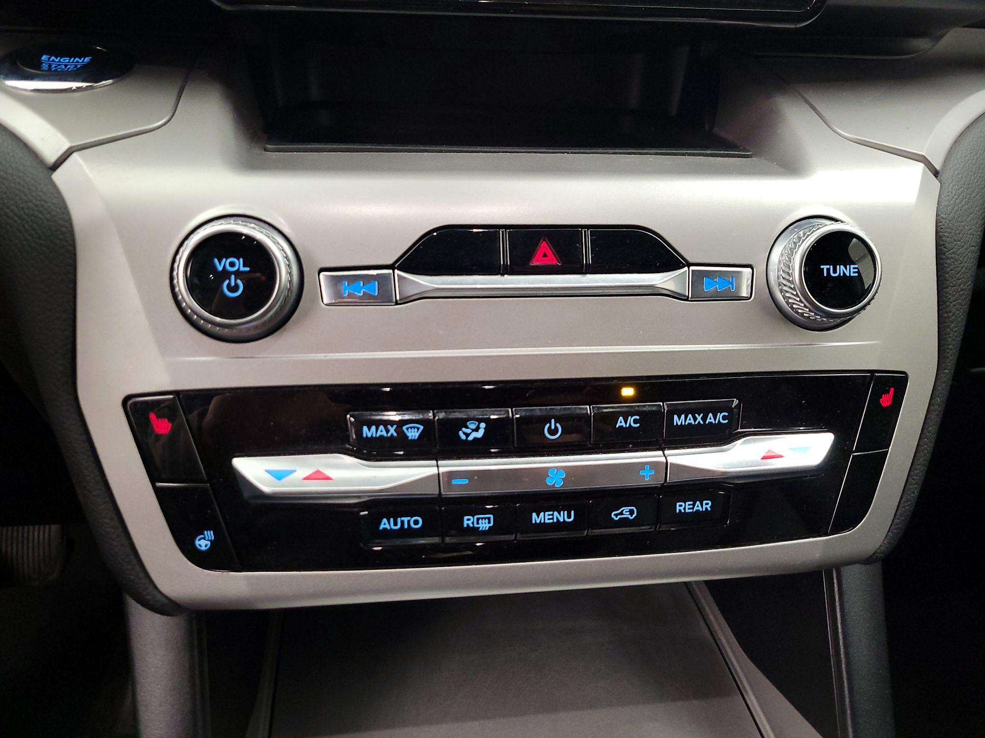 Thumbnail: 2022 Ford Explorer - 16