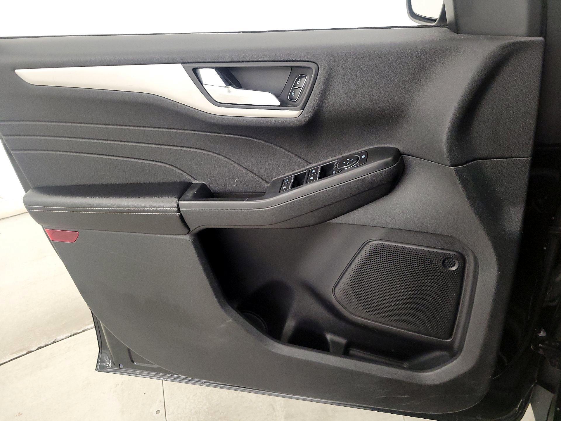 Thumbnail: 2022 Ford Escape - 12