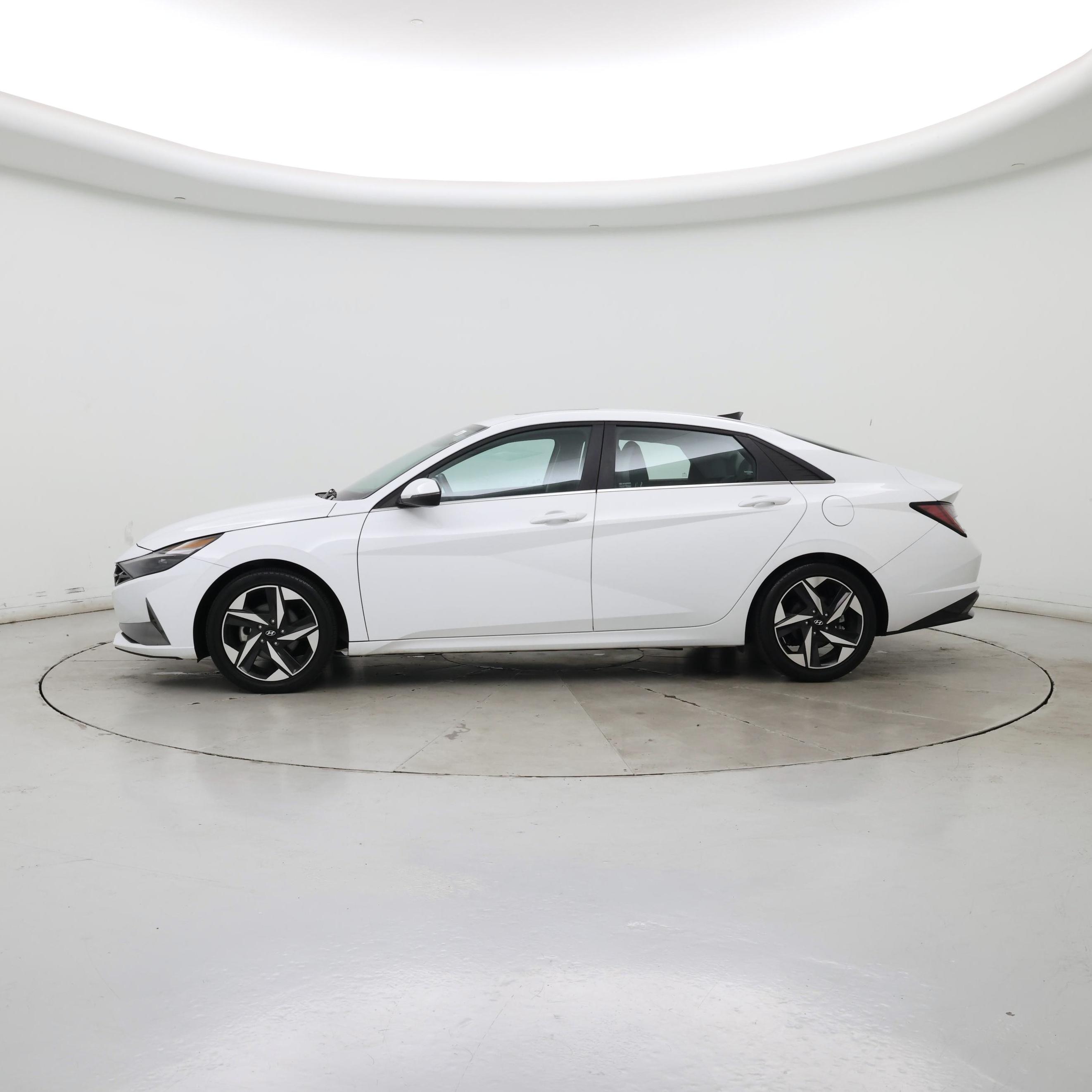 Thumbnail: 2022 Hyundai Elantra - 3