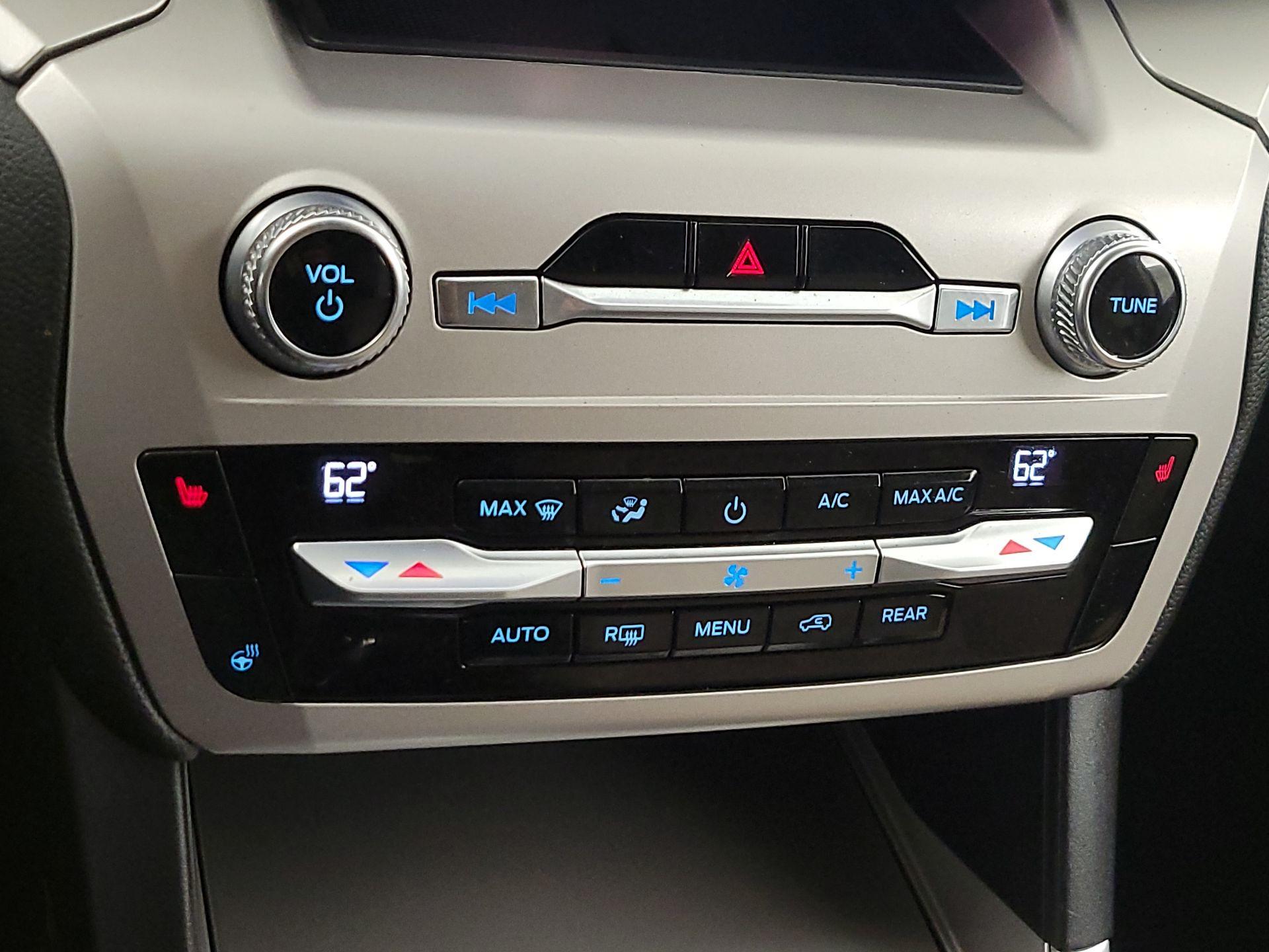 Thumbnail: 2021 Ford Explorer - 17