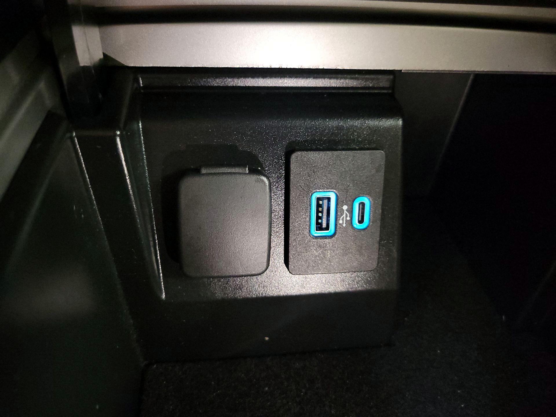 Thumbnail: 2021 Ford Explorer - 19