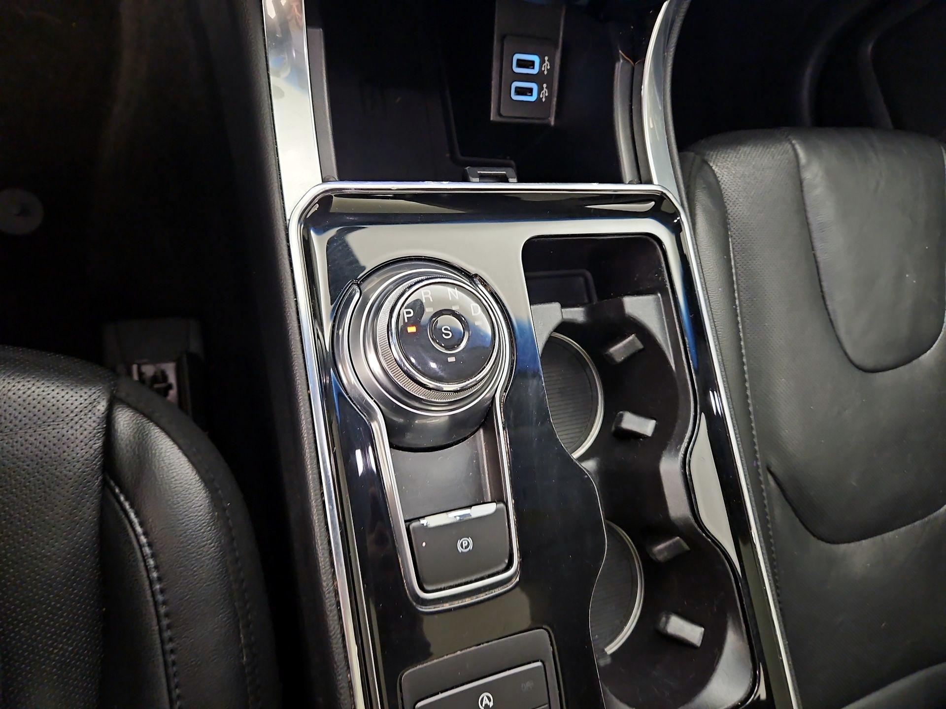 Thumbnail: 2019 Ford Edge - 18