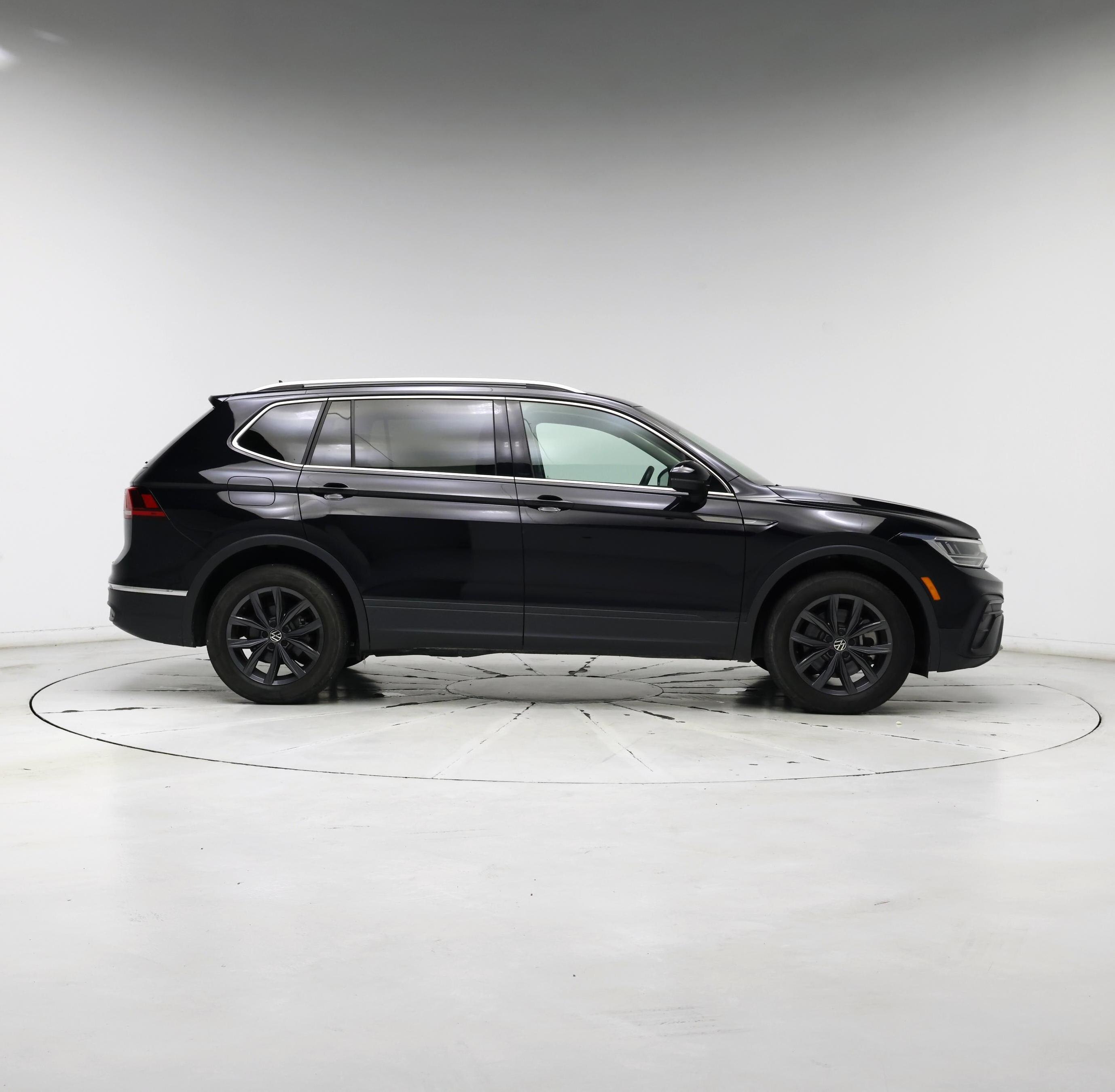 Thumbnail: 2022 Volkswagen Tiguan - 7