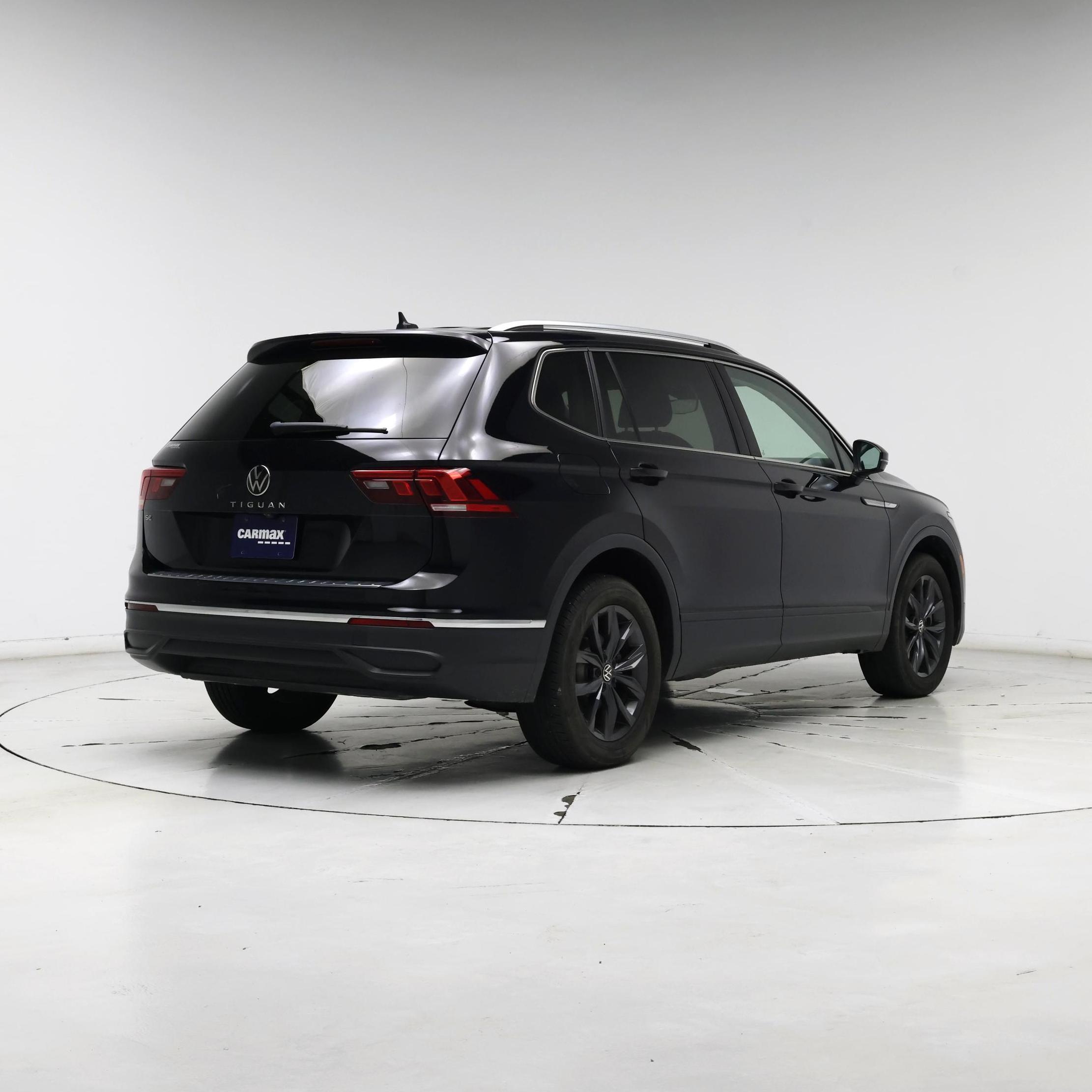 Thumbnail: 2022 Volkswagen Tiguan - 8