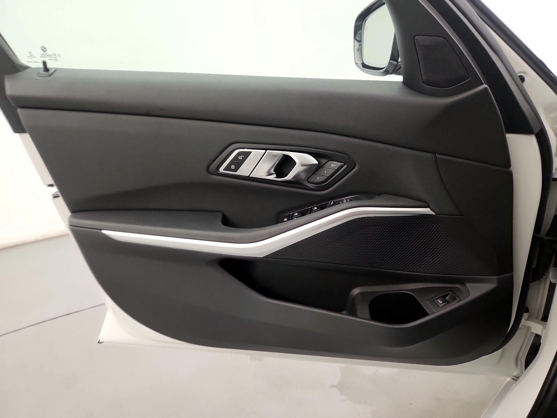 Thumbnail: 2020 BMW 3 Series - 12