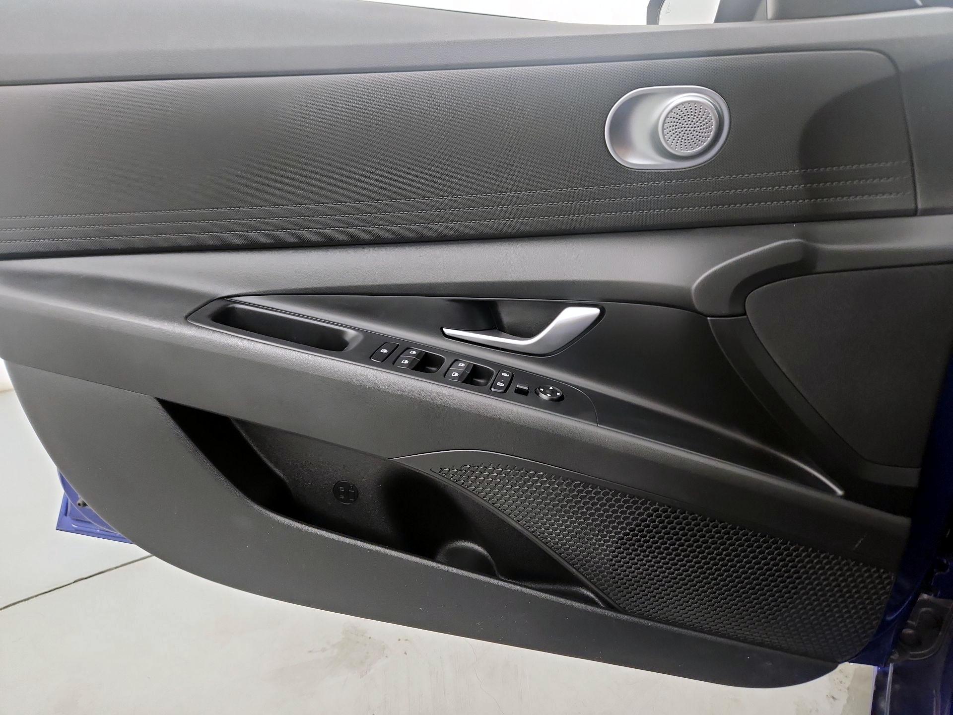 Thumbnail: 2023 Hyundai Elantra - 12