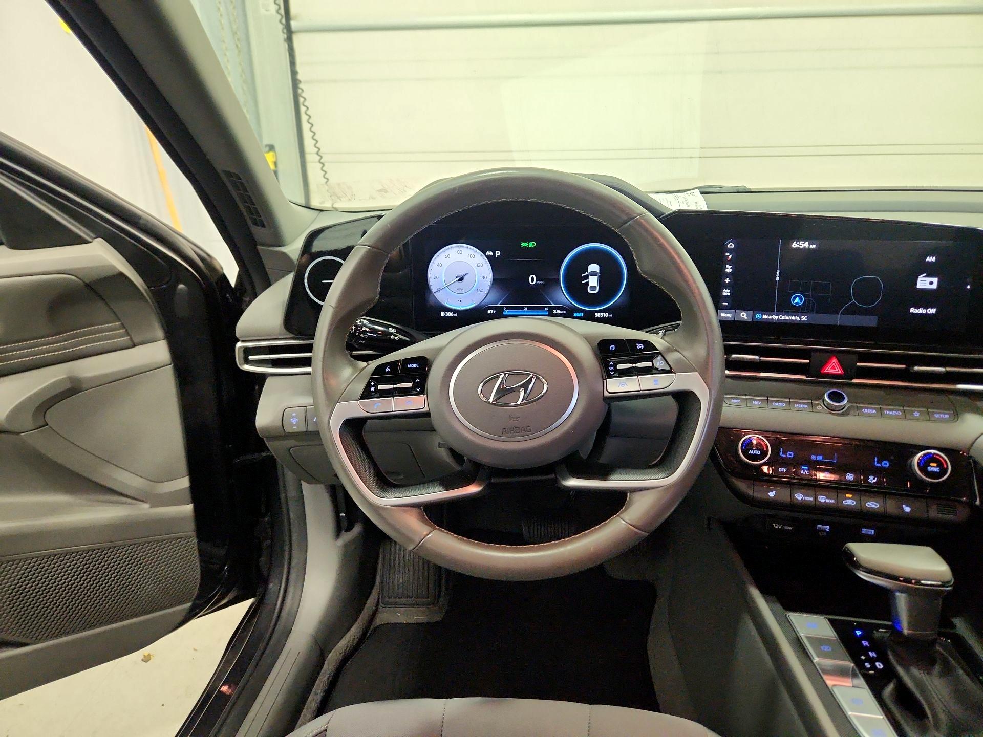 Thumbnail: 2023 Hyundai Elantra - 10