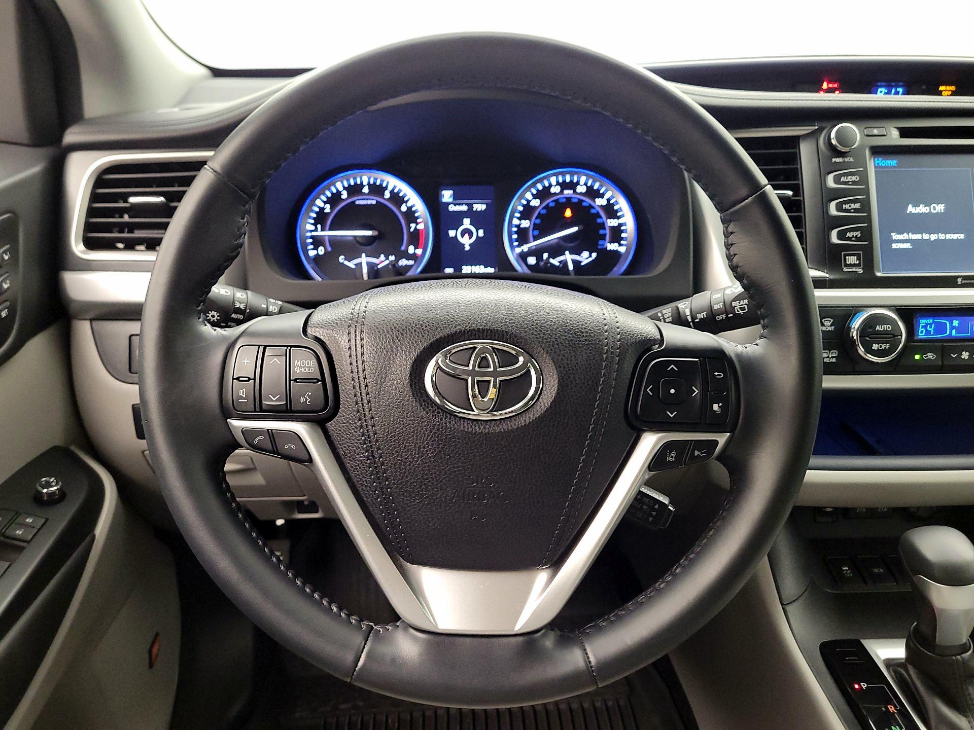 Thumbnail: 2017 Toyota Highlander - 10