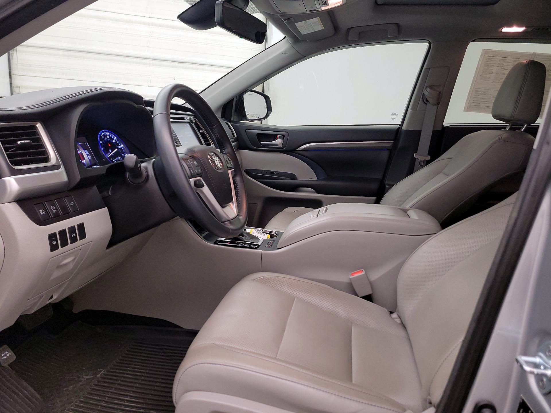 Thumbnail: 2017 Toyota Highlander - 11