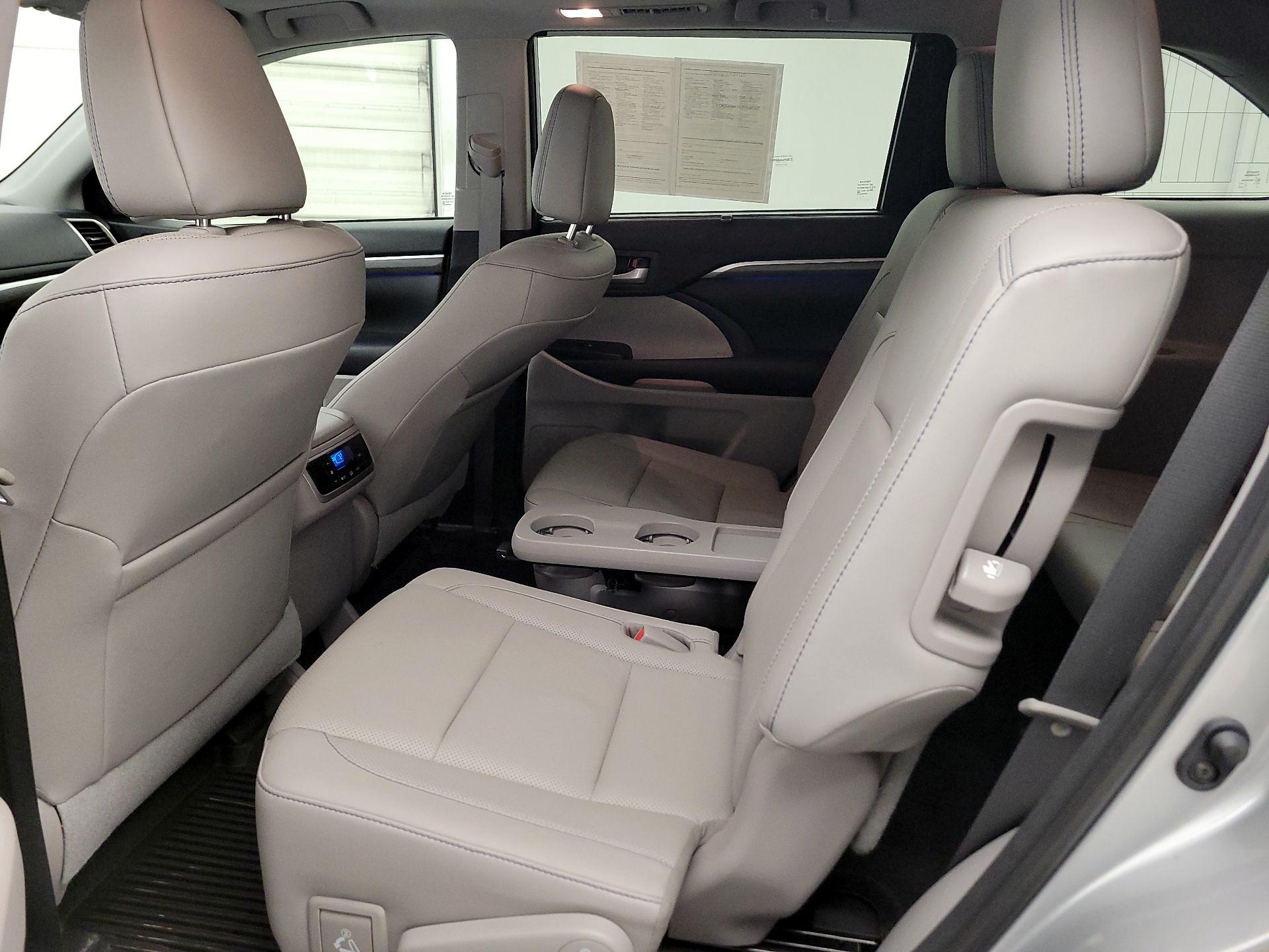 Thumbnail: 2017 Toyota Highlander - 19