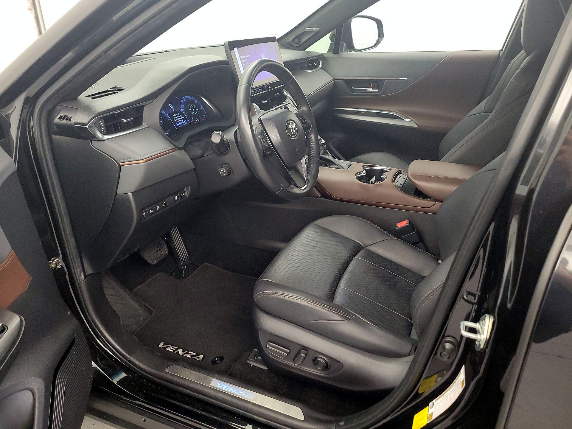 Thumbnail: 2023 Toyota Venza - 11