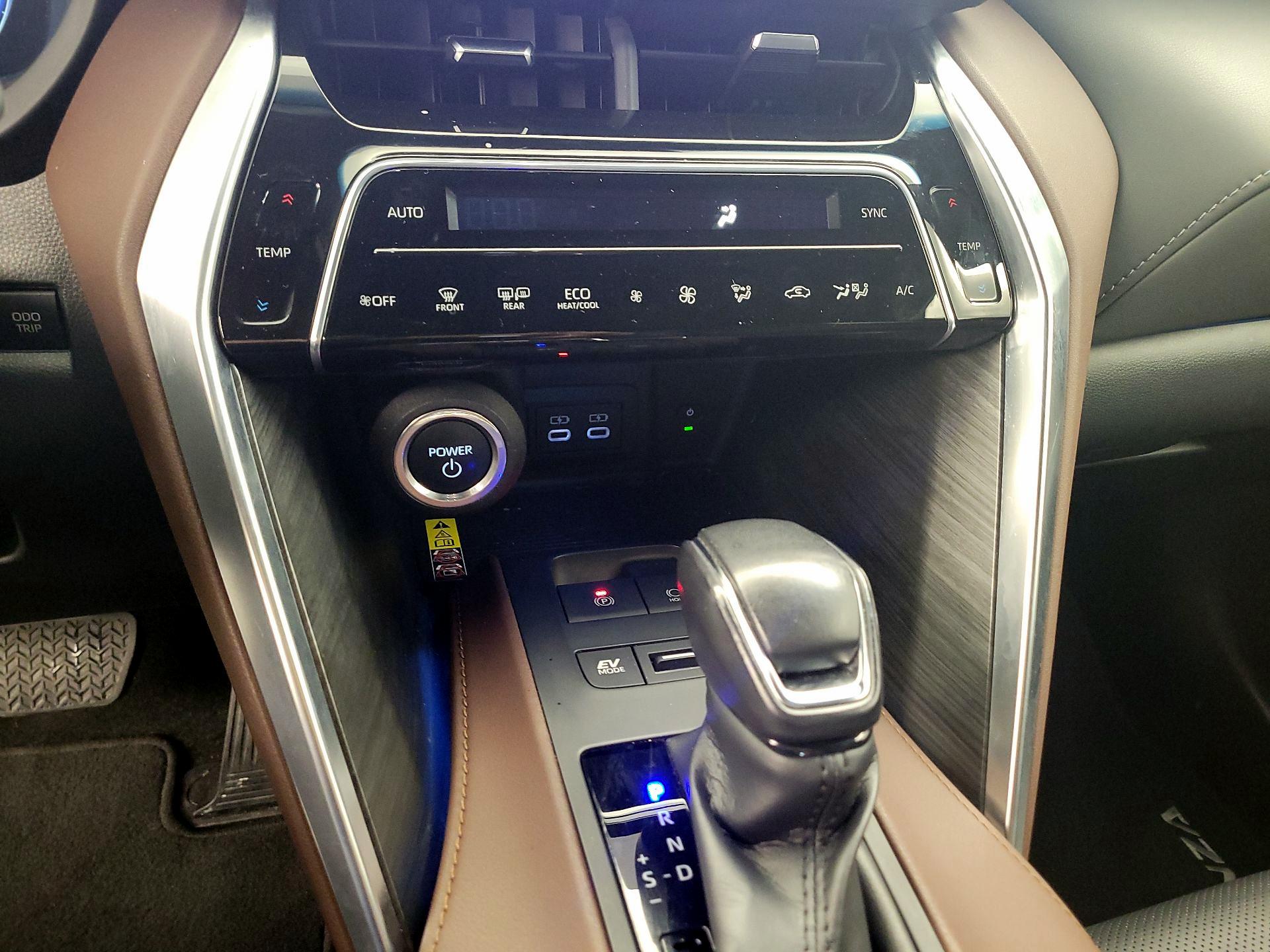 Thumbnail: 2023 Toyota Venza - 14