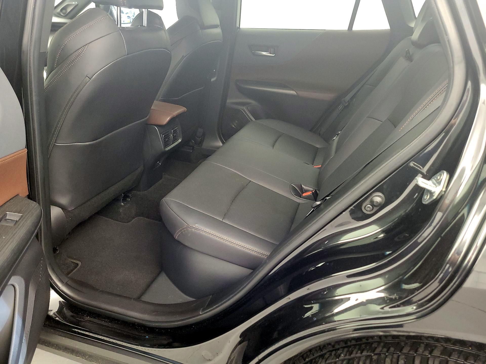 Thumbnail: 2023 Toyota Venza - 16