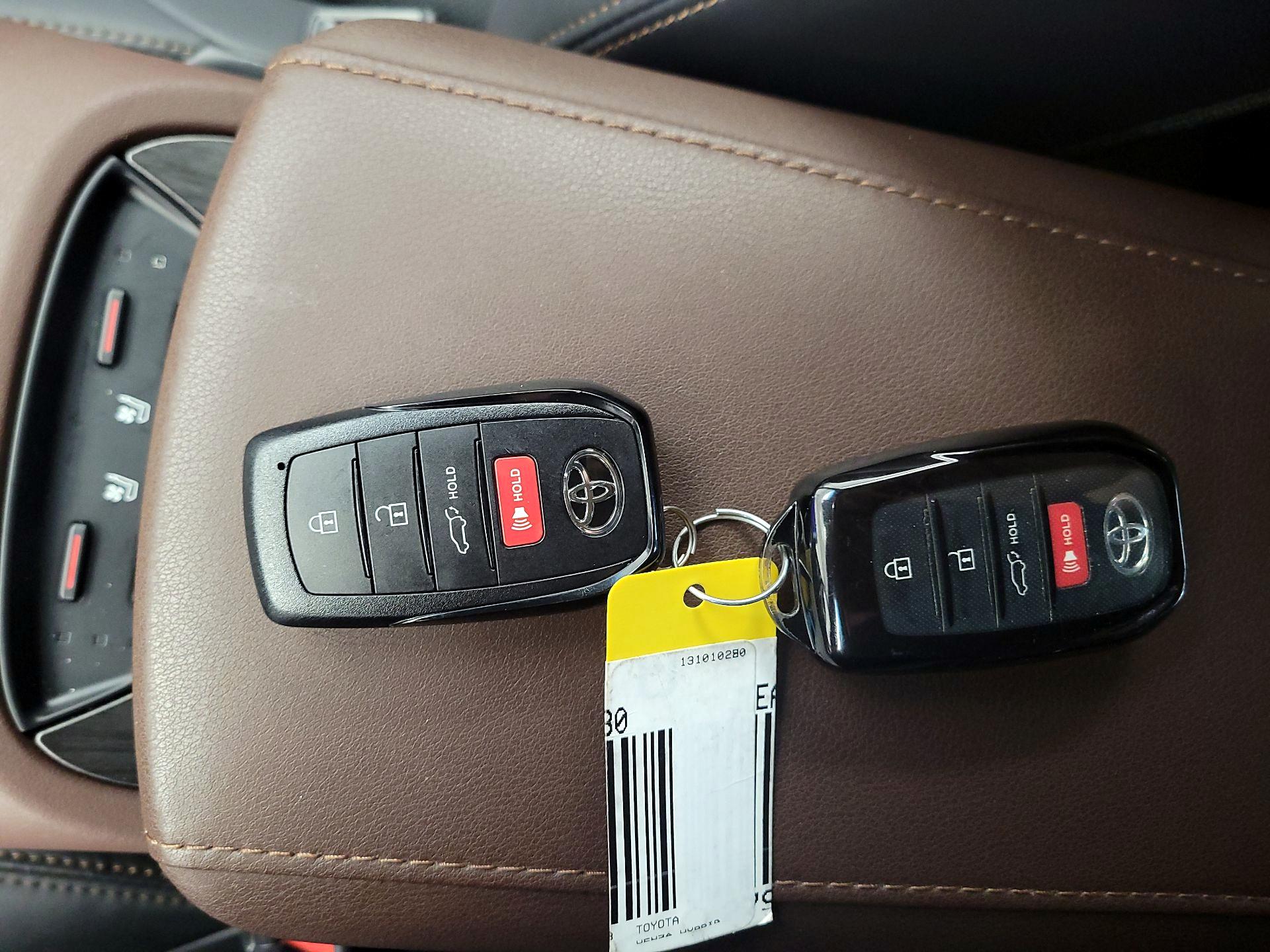 Thumbnail: 2023 Toyota Venza - 19