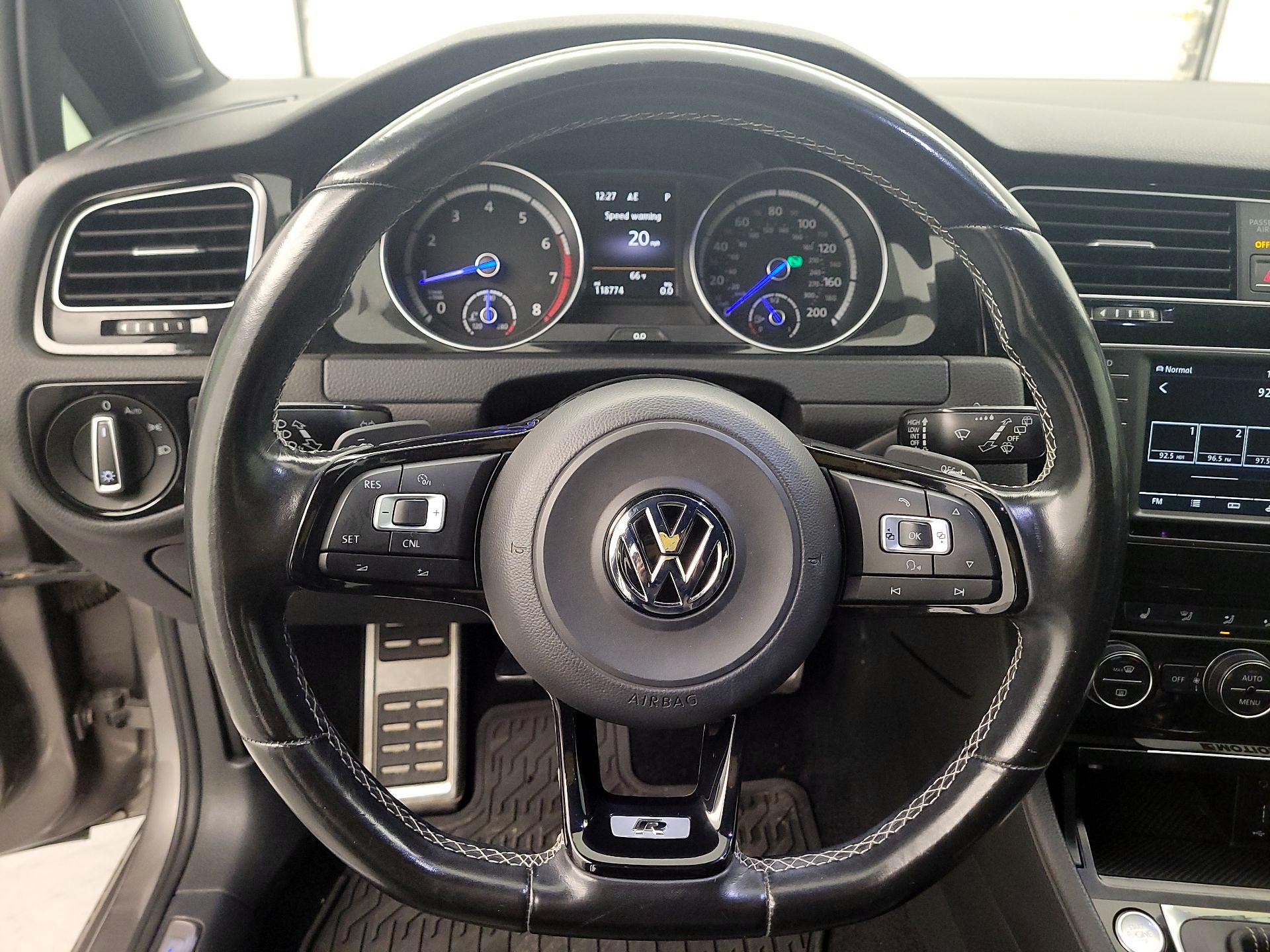 Thumbnail: 2016 Volkswagen Golf - 10