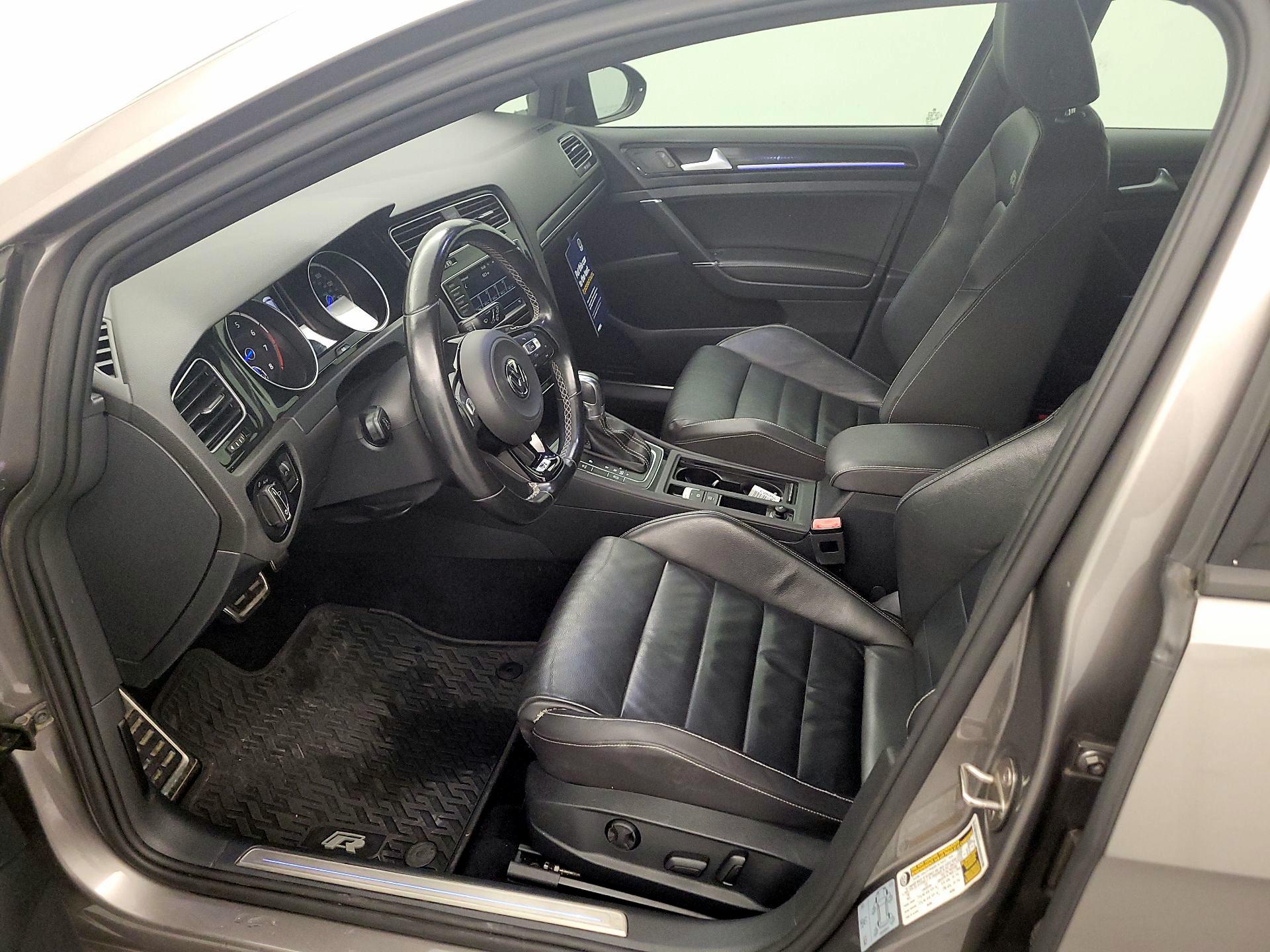 Thumbnail: 2016 Volkswagen Golf - 11