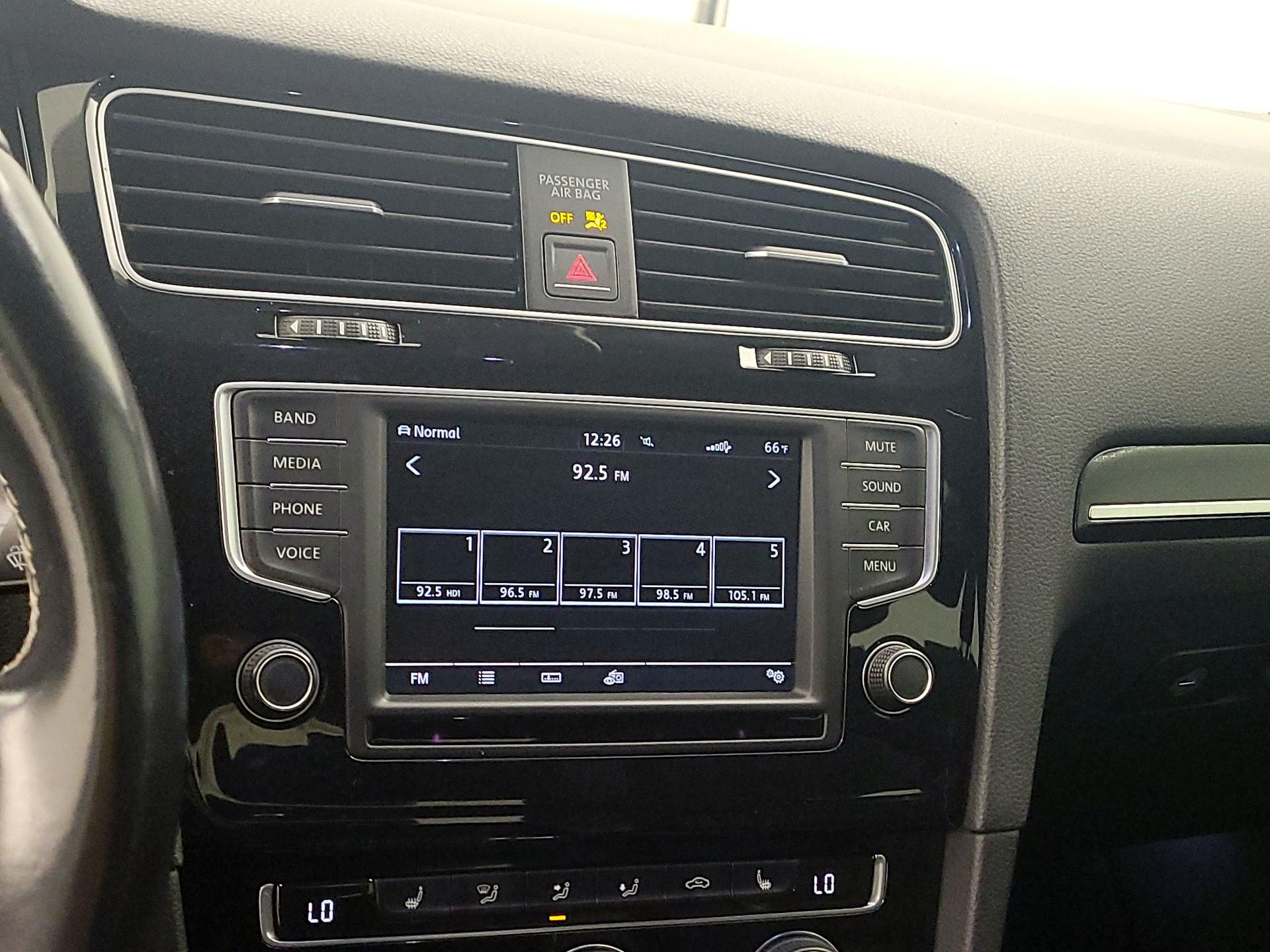 Thumbnail: 2016 Volkswagen Golf - 13