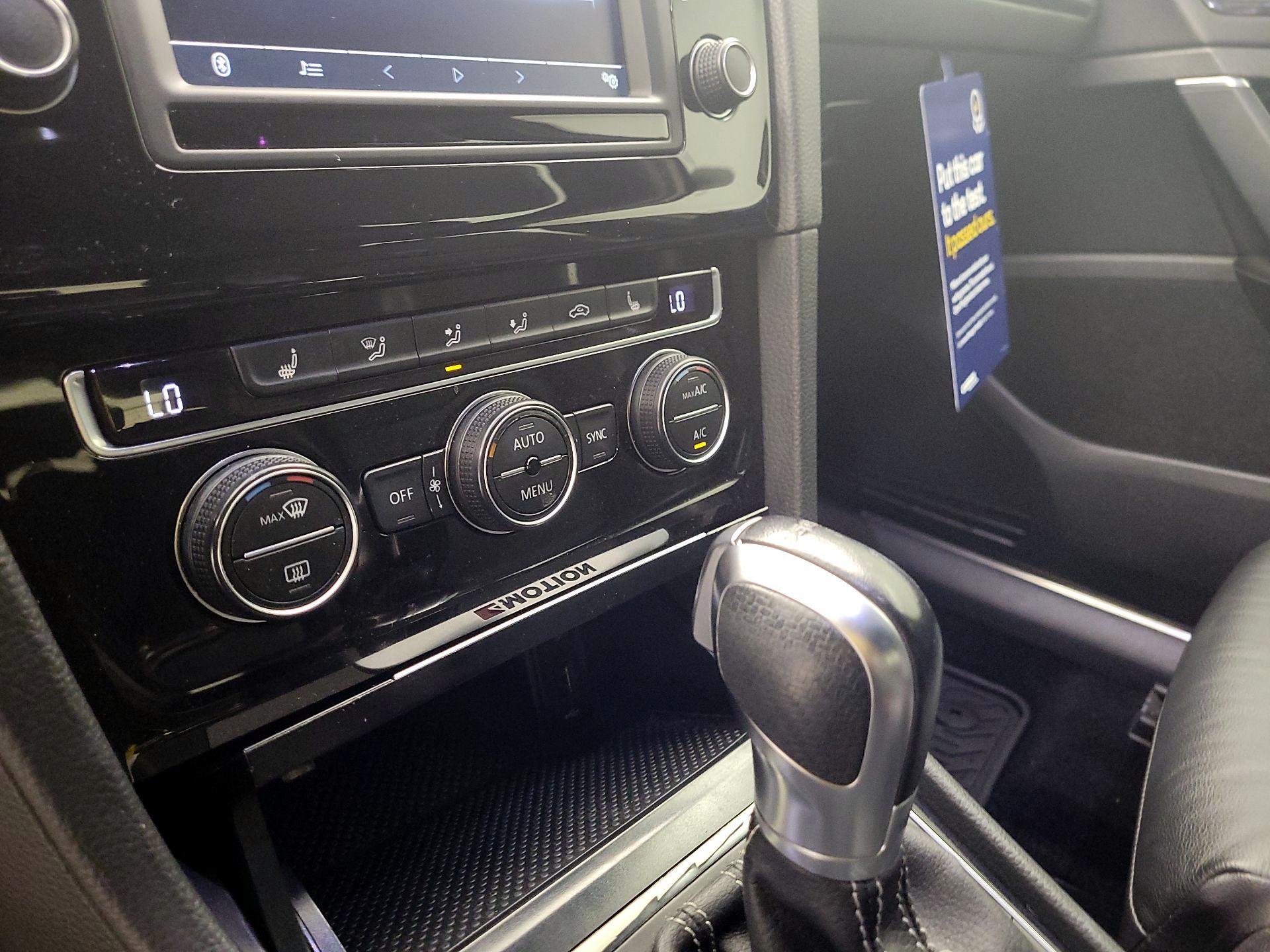 Thumbnail: 2016 Volkswagen Golf - 14