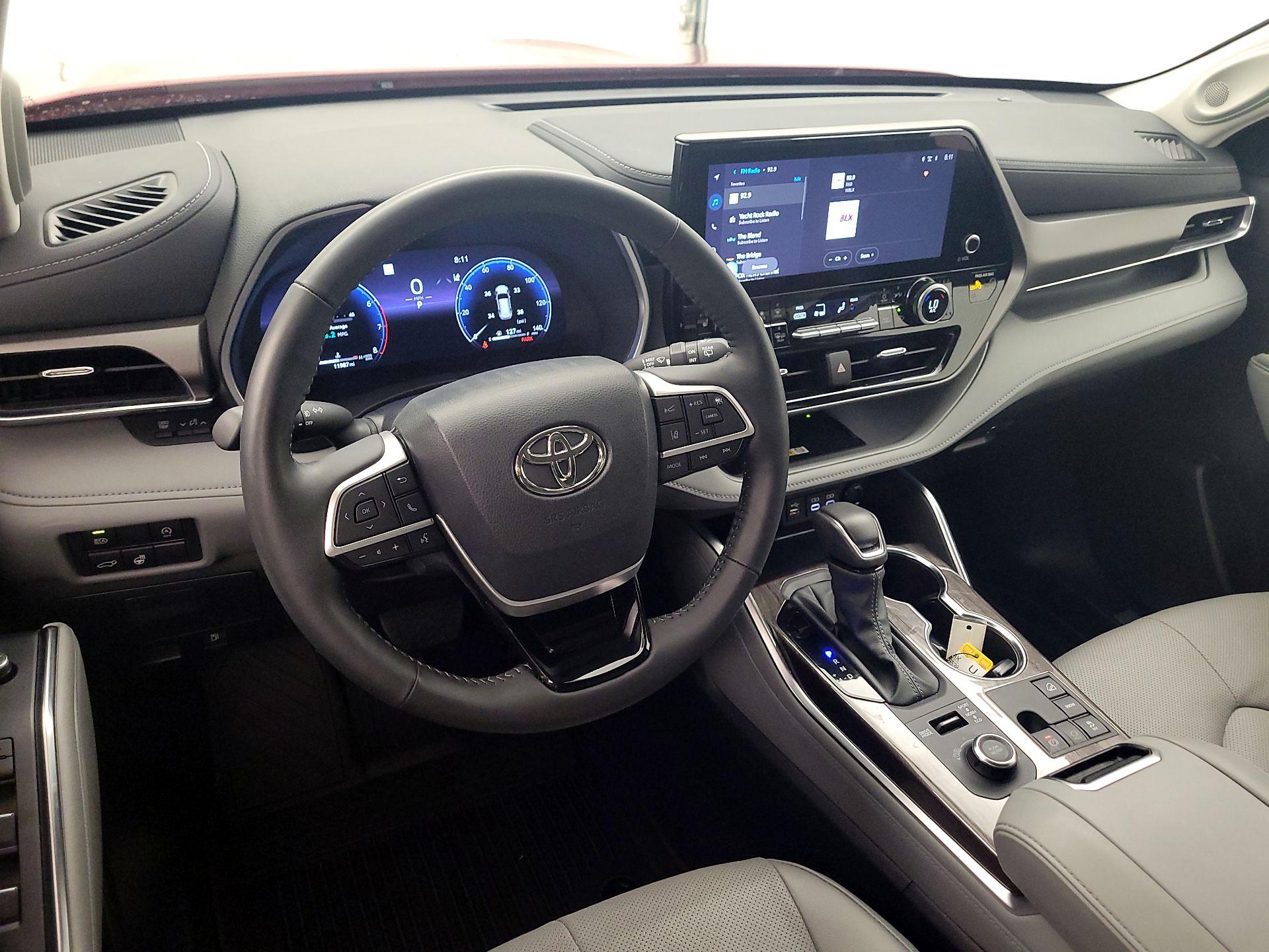 Thumbnail: 2024 Toyota Highlander - 9