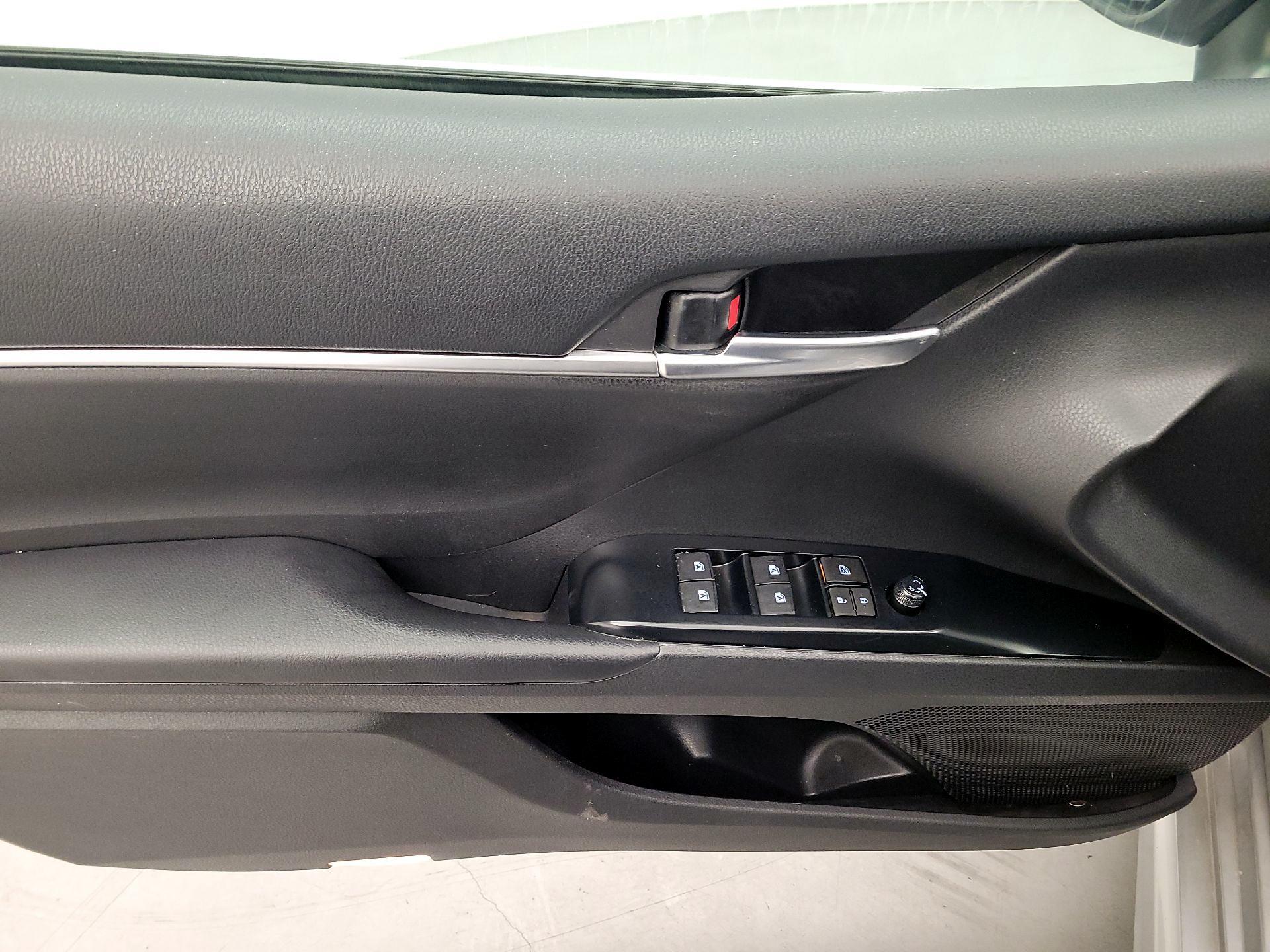 Thumbnail: 2018 Toyota Camry - 12