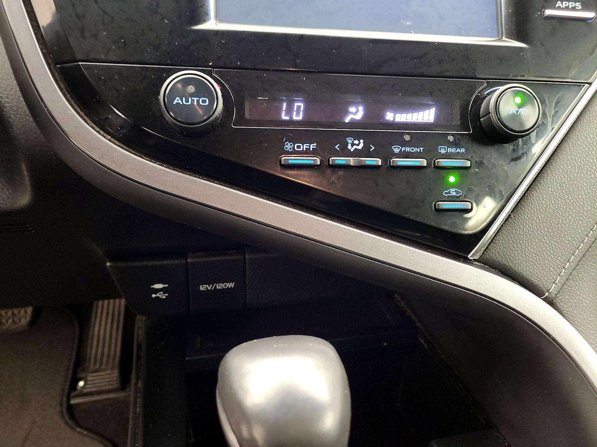 Thumbnail: 2018 Toyota Camry - 14